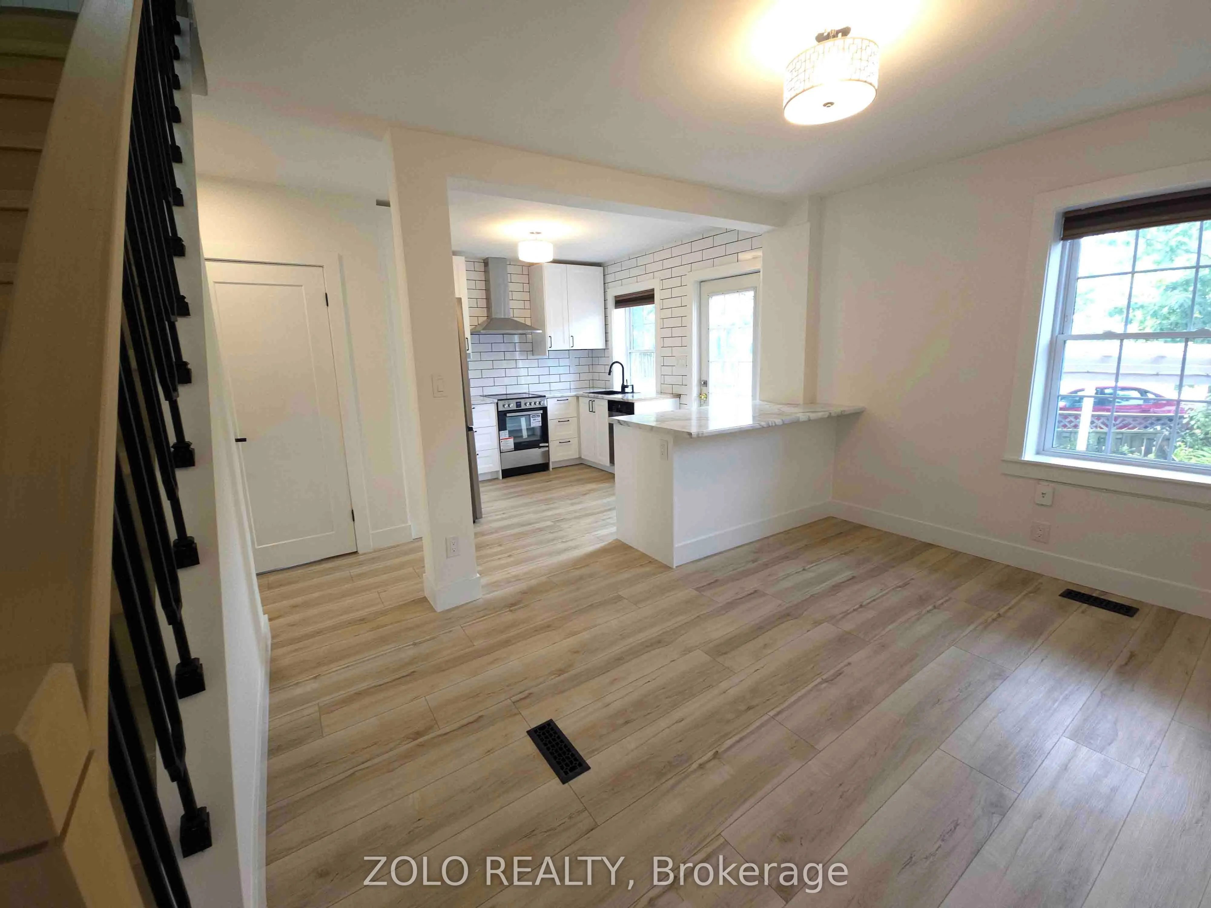 1504 King Street E