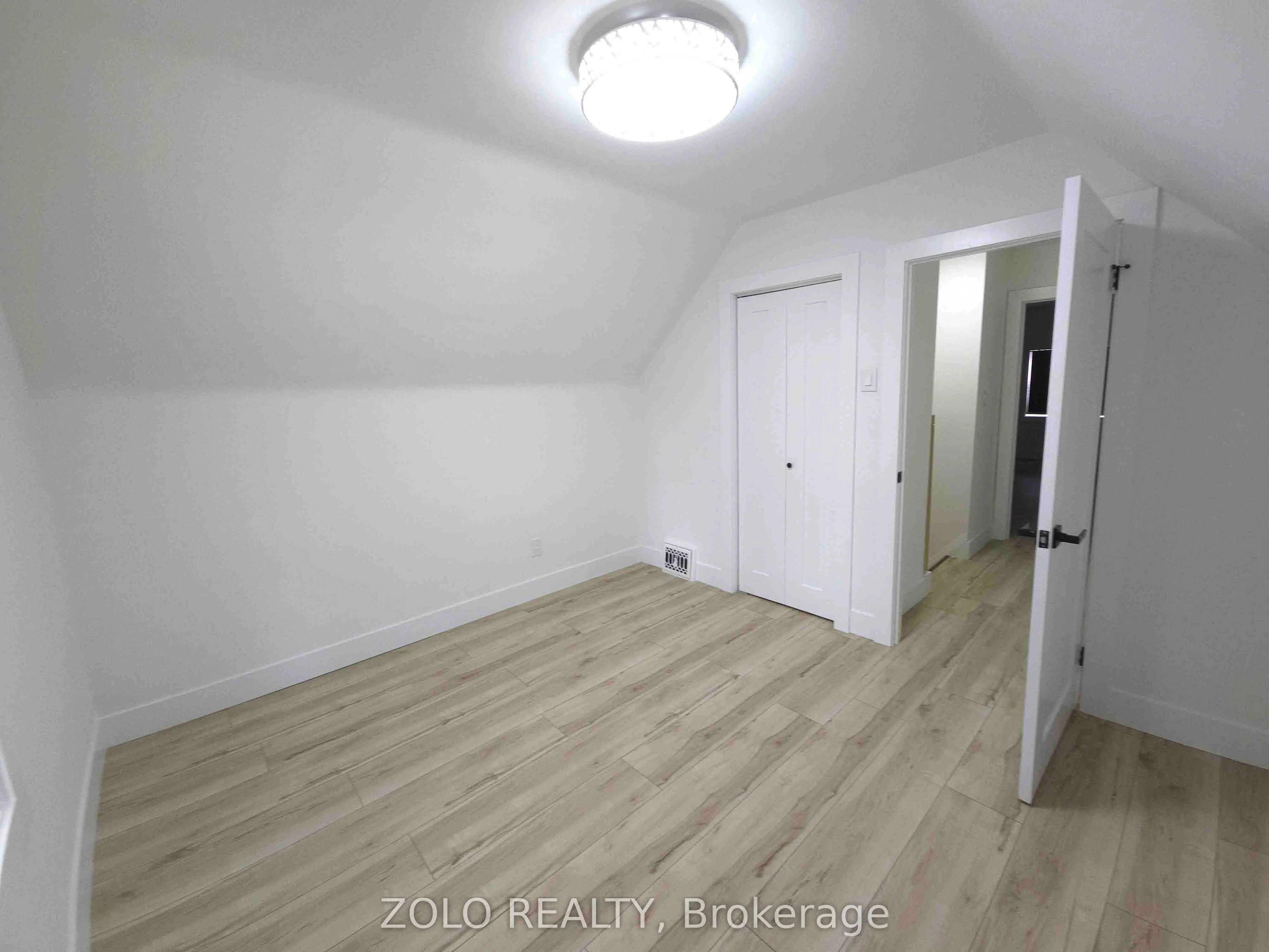 1504 King Street E