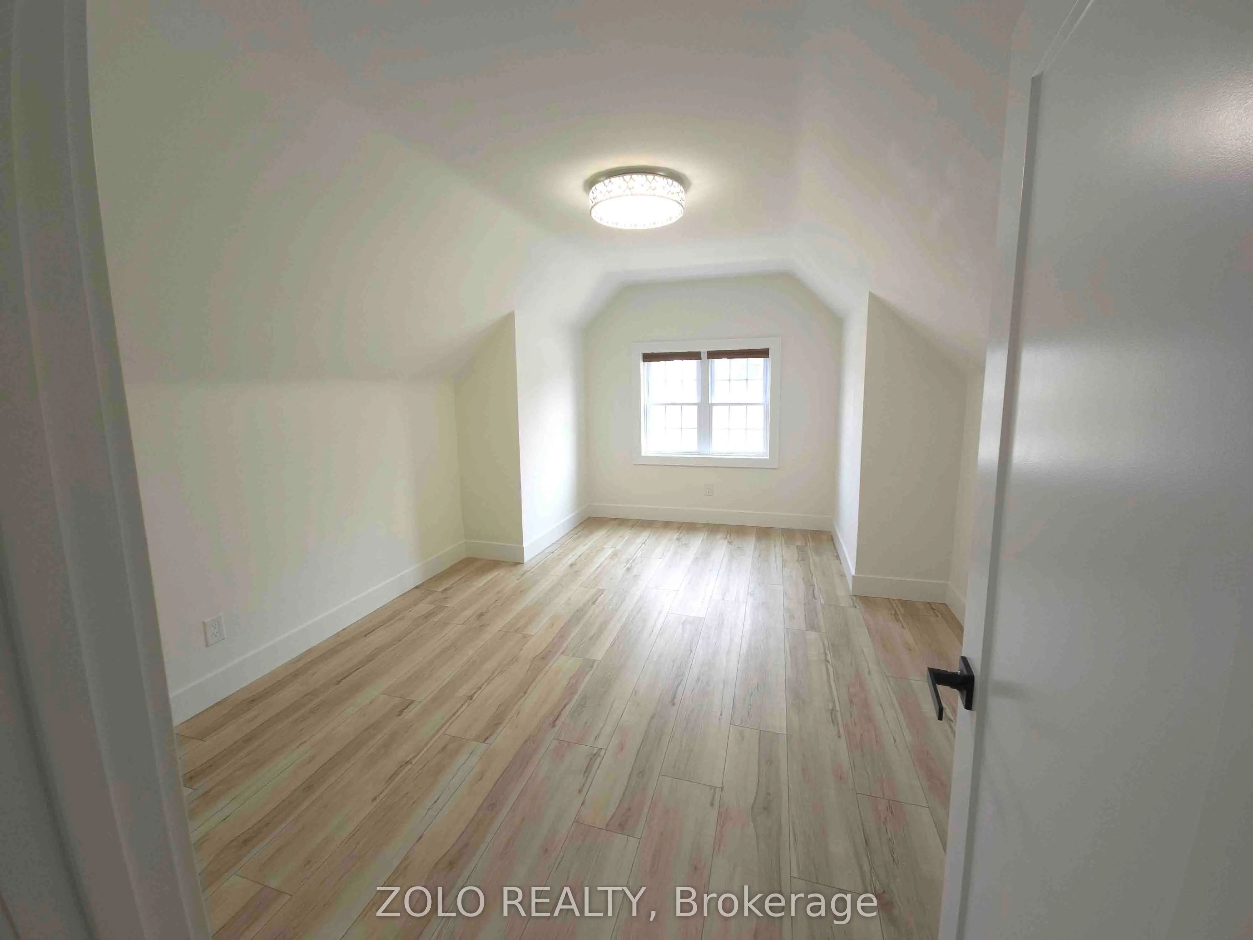 1504 King Street E
