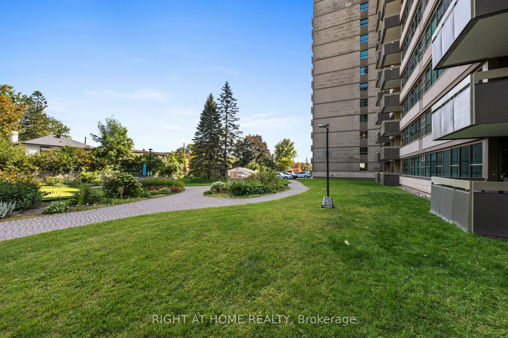 555 BRITTANY Drive, #106