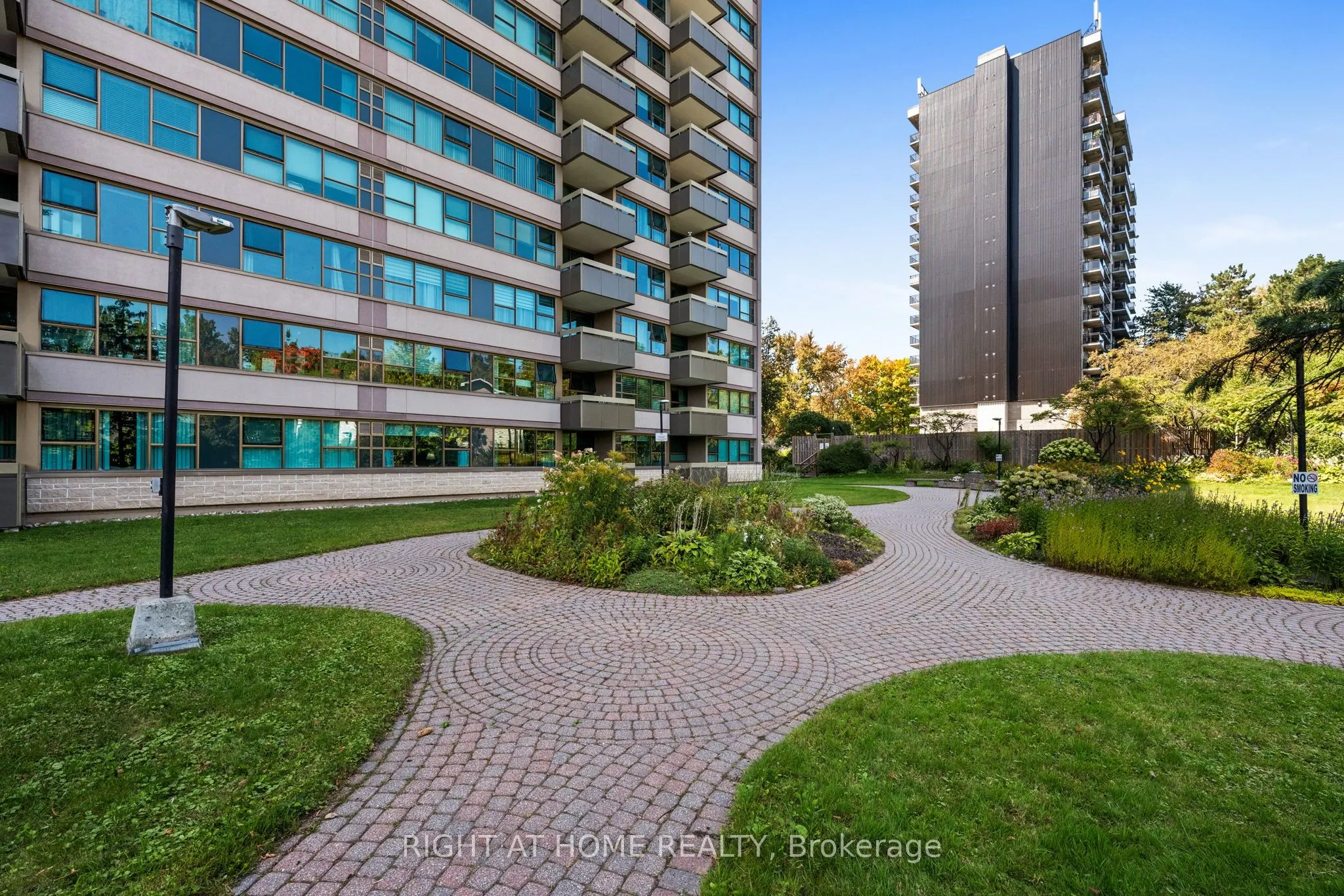 555 BRITTANY Drive, #106