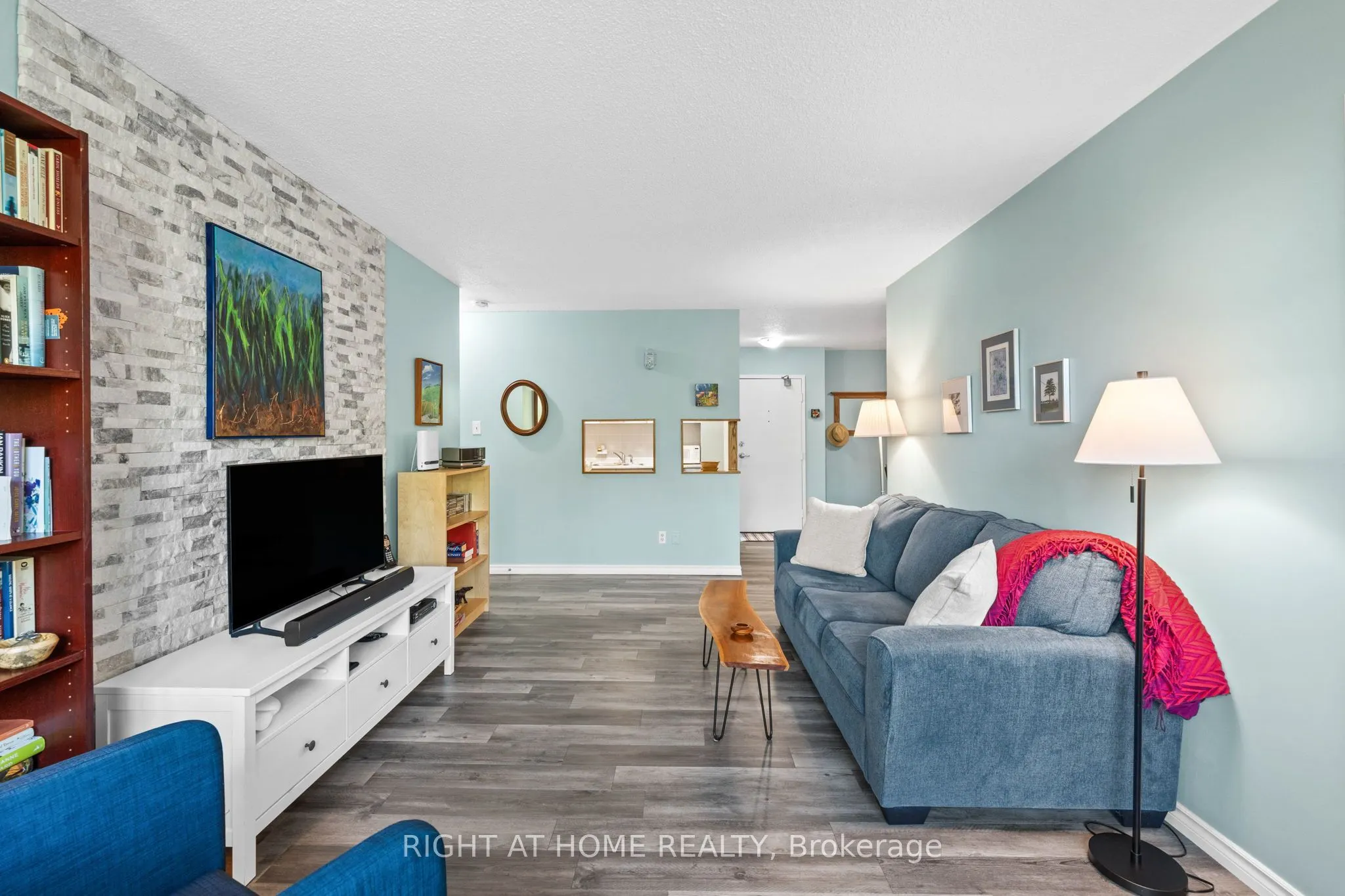 555 BRITTANY Drive, #106