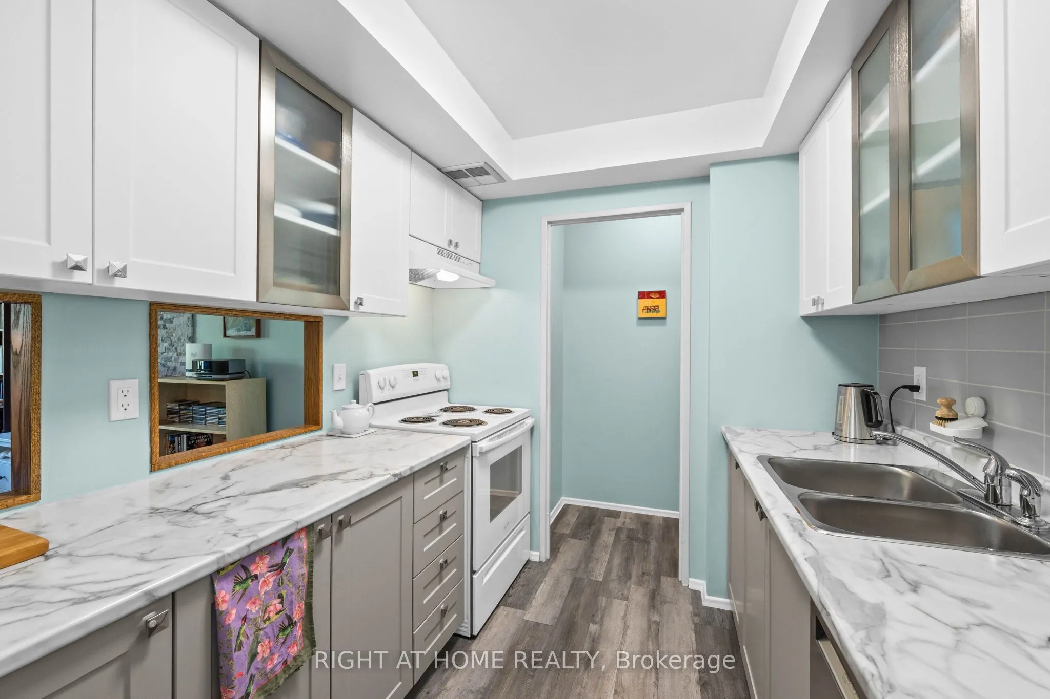 555 BRITTANY Drive, #106