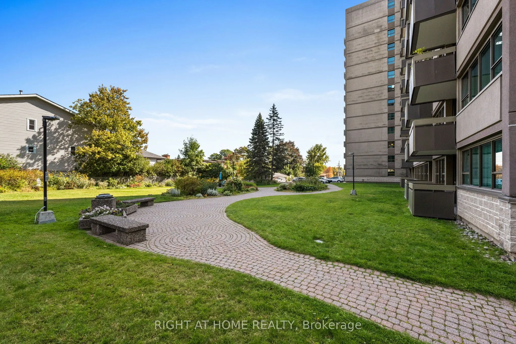 555 BRITTANY Drive, #106