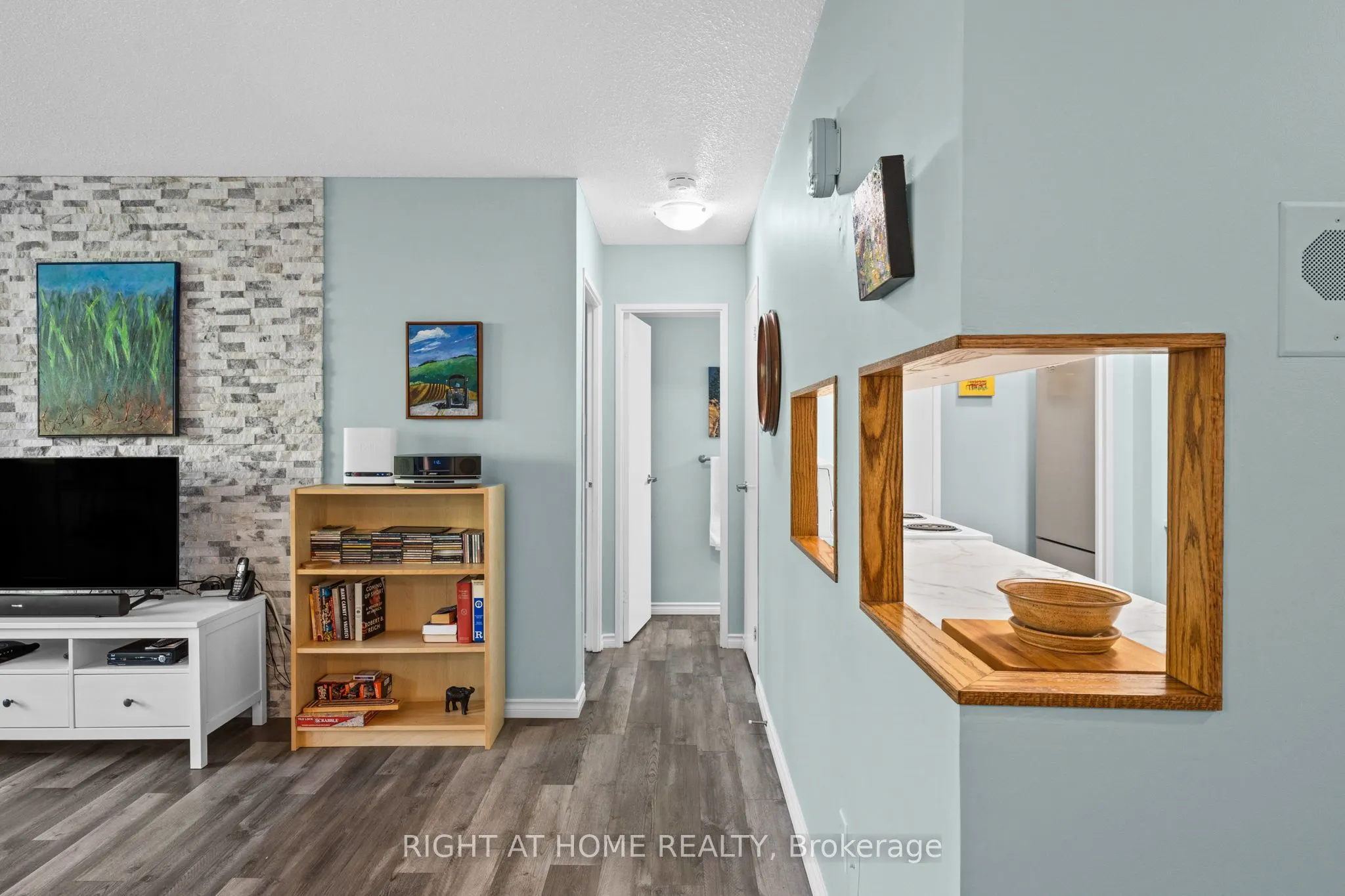 555 BRITTANY Drive, #106