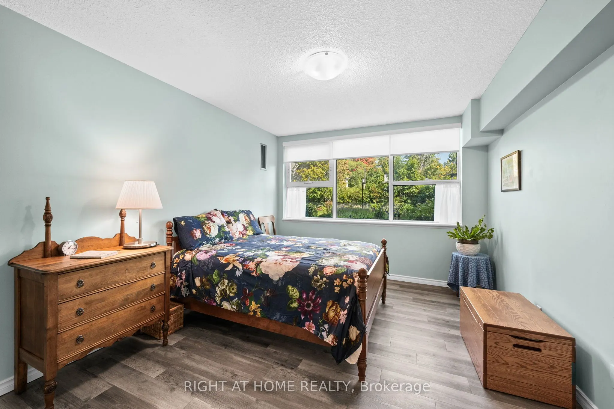 555 BRITTANY Drive, #106