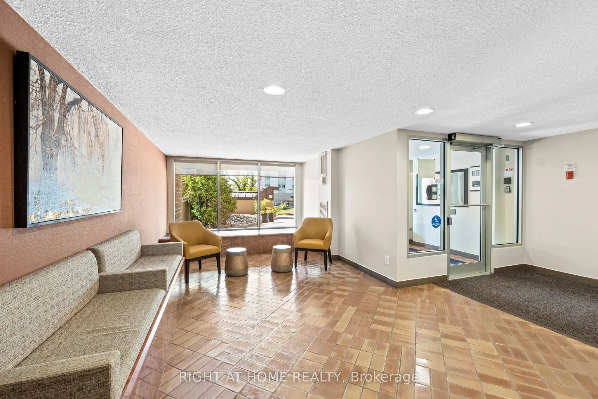 555 BRITTANY Drive, #106
