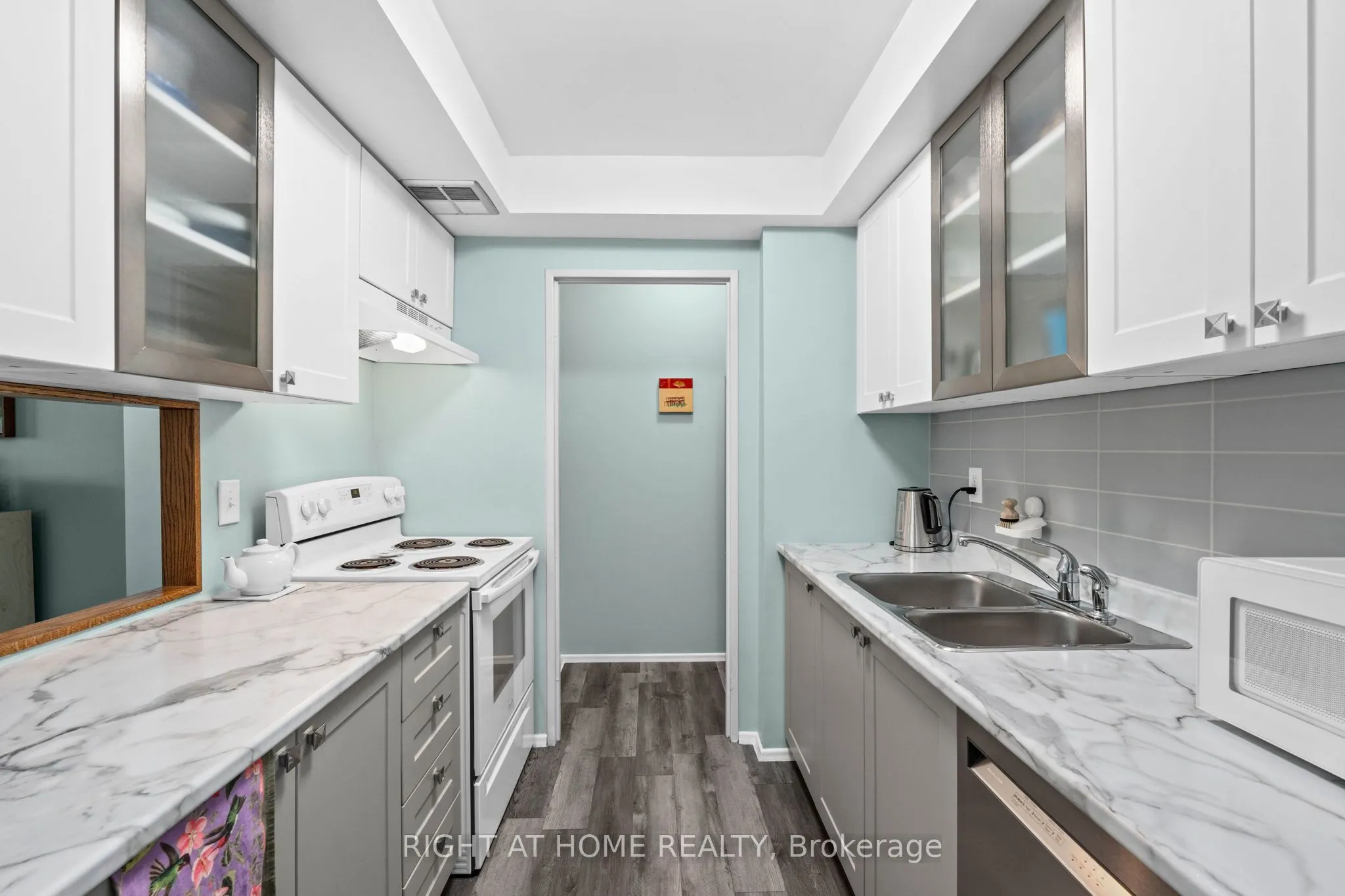 555 BRITTANY Drive, #106
