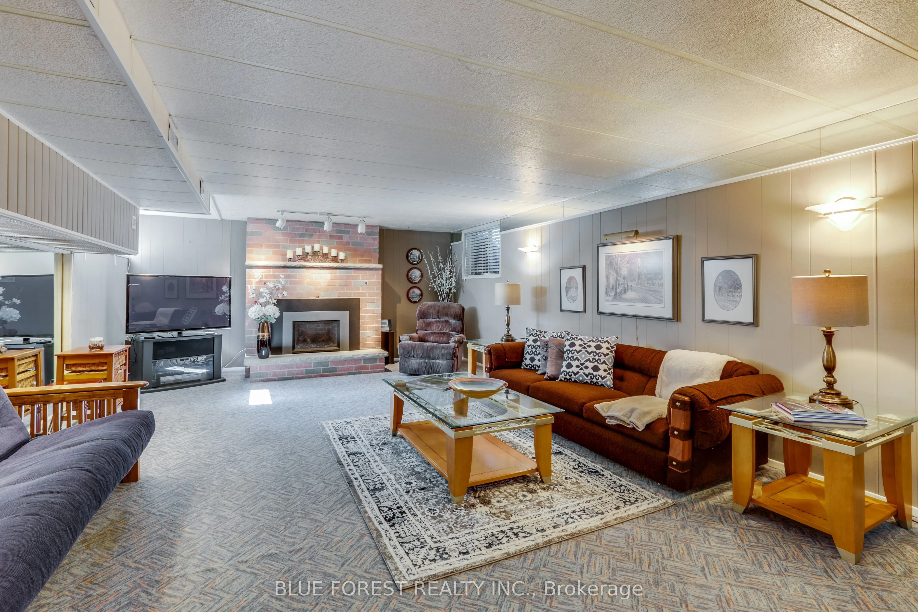 6 Ashbury Avenue