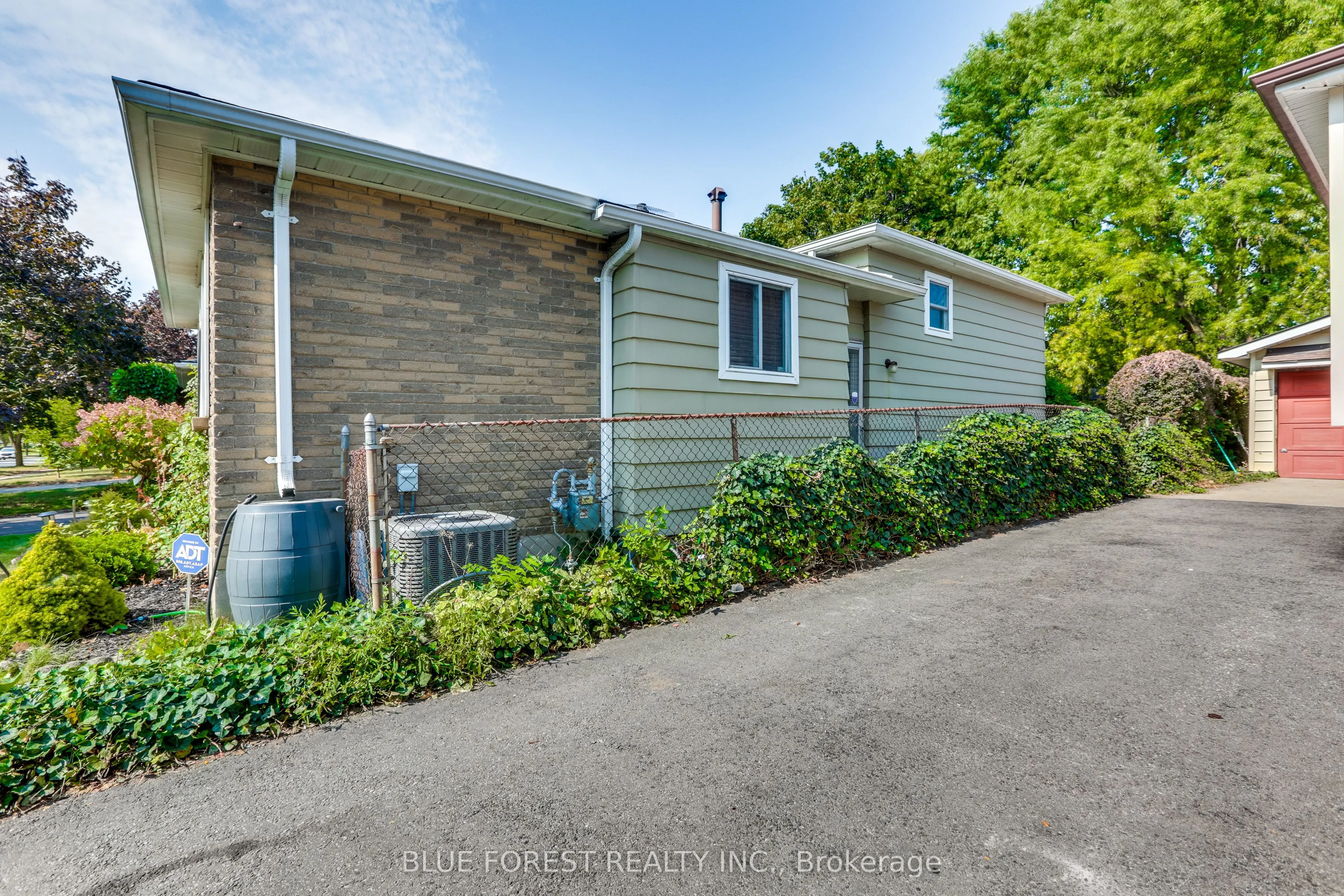 6 Ashbury Avenue