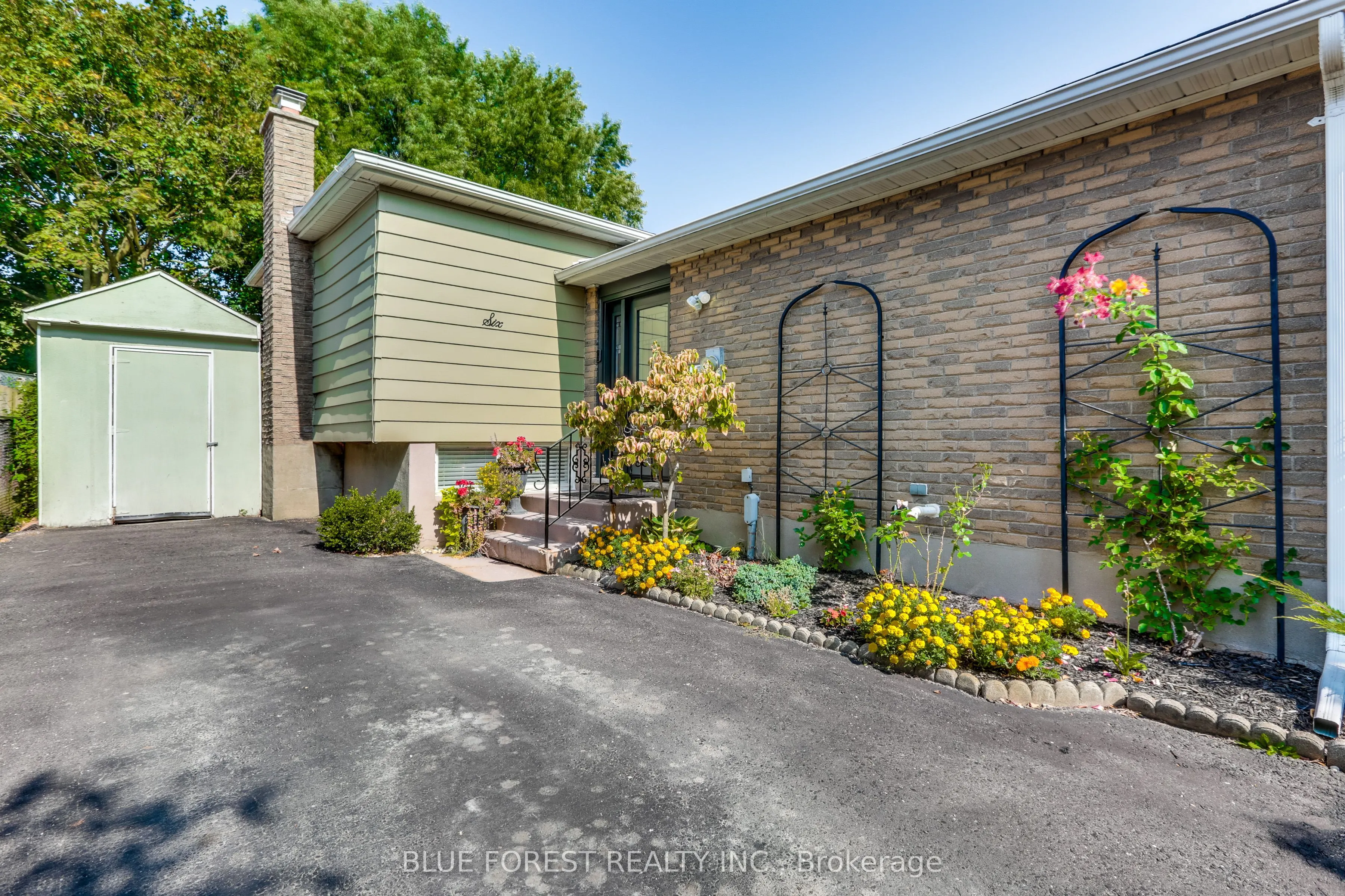 6 Ashbury Avenue