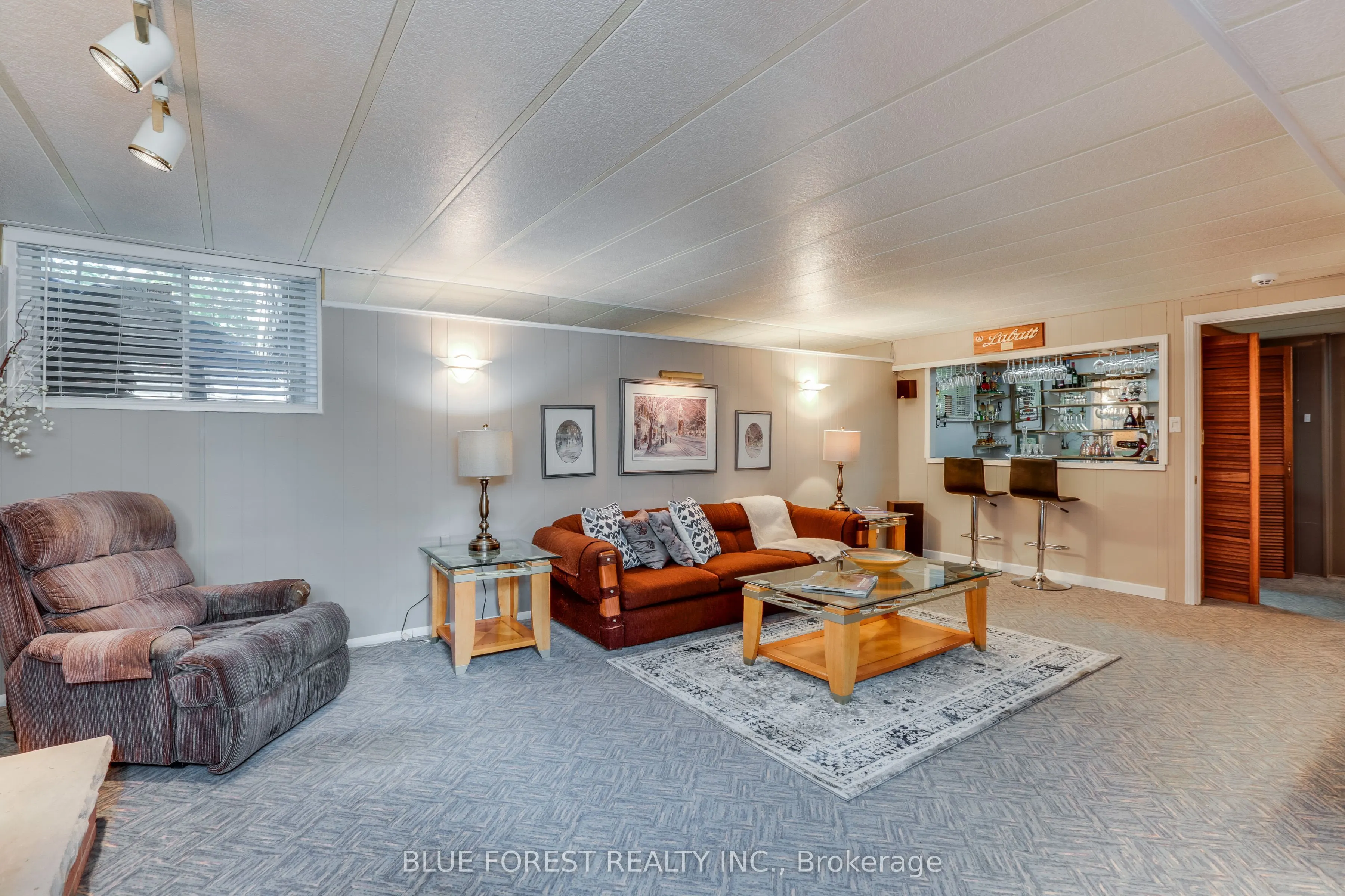 6 Ashbury Avenue