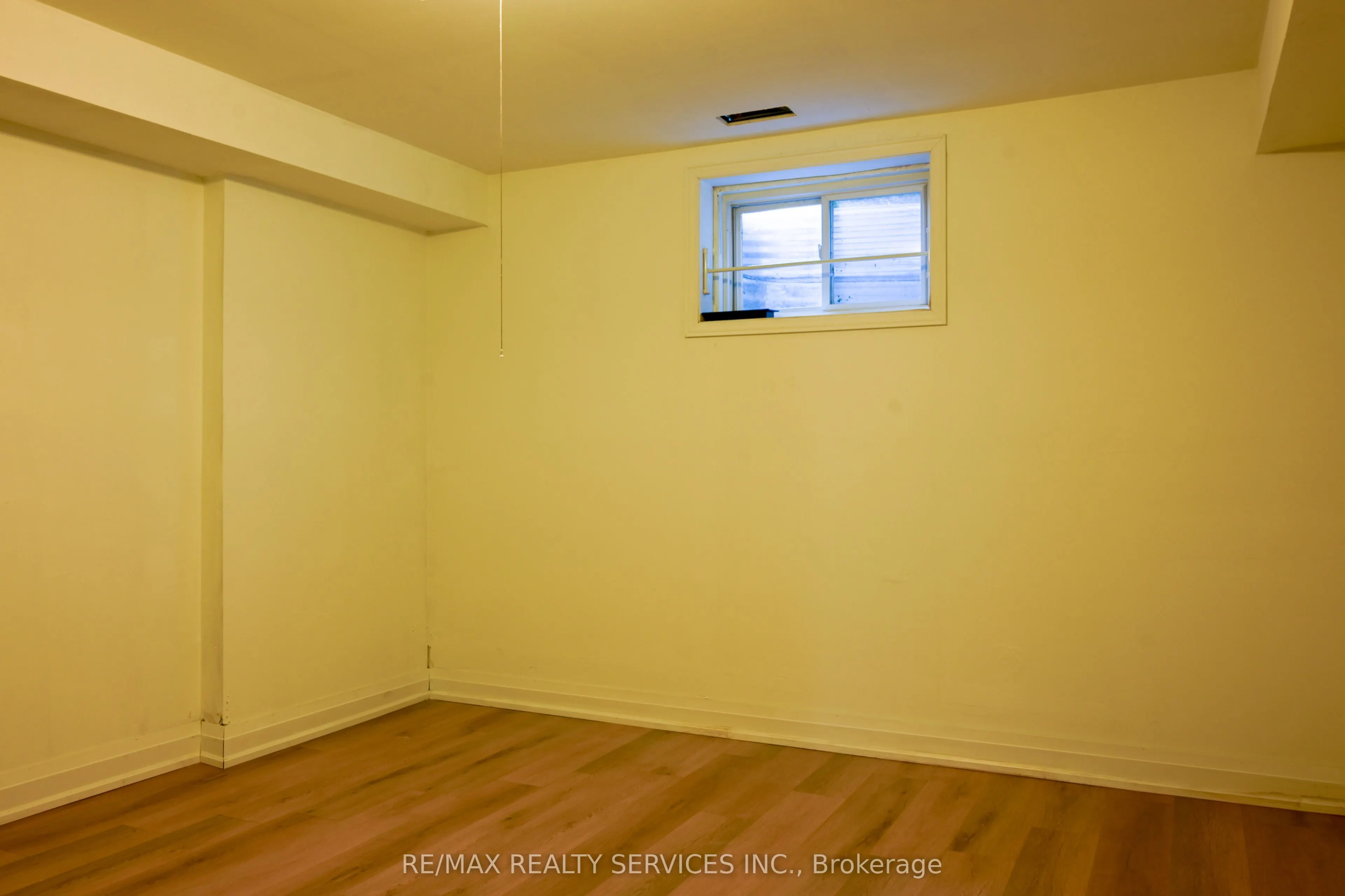 214&218 Maple Avenue S
