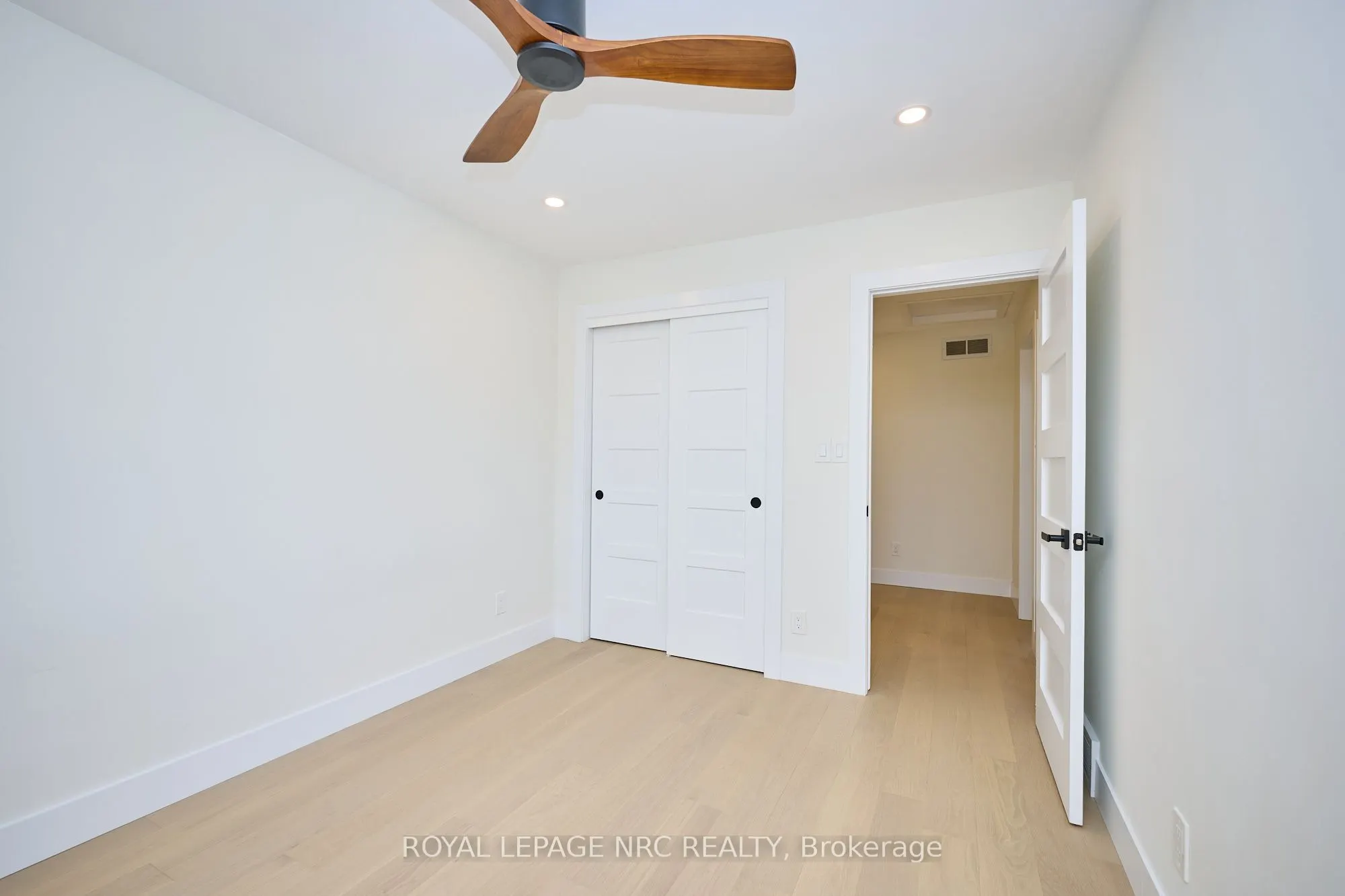 10 WILLOWDALE Court