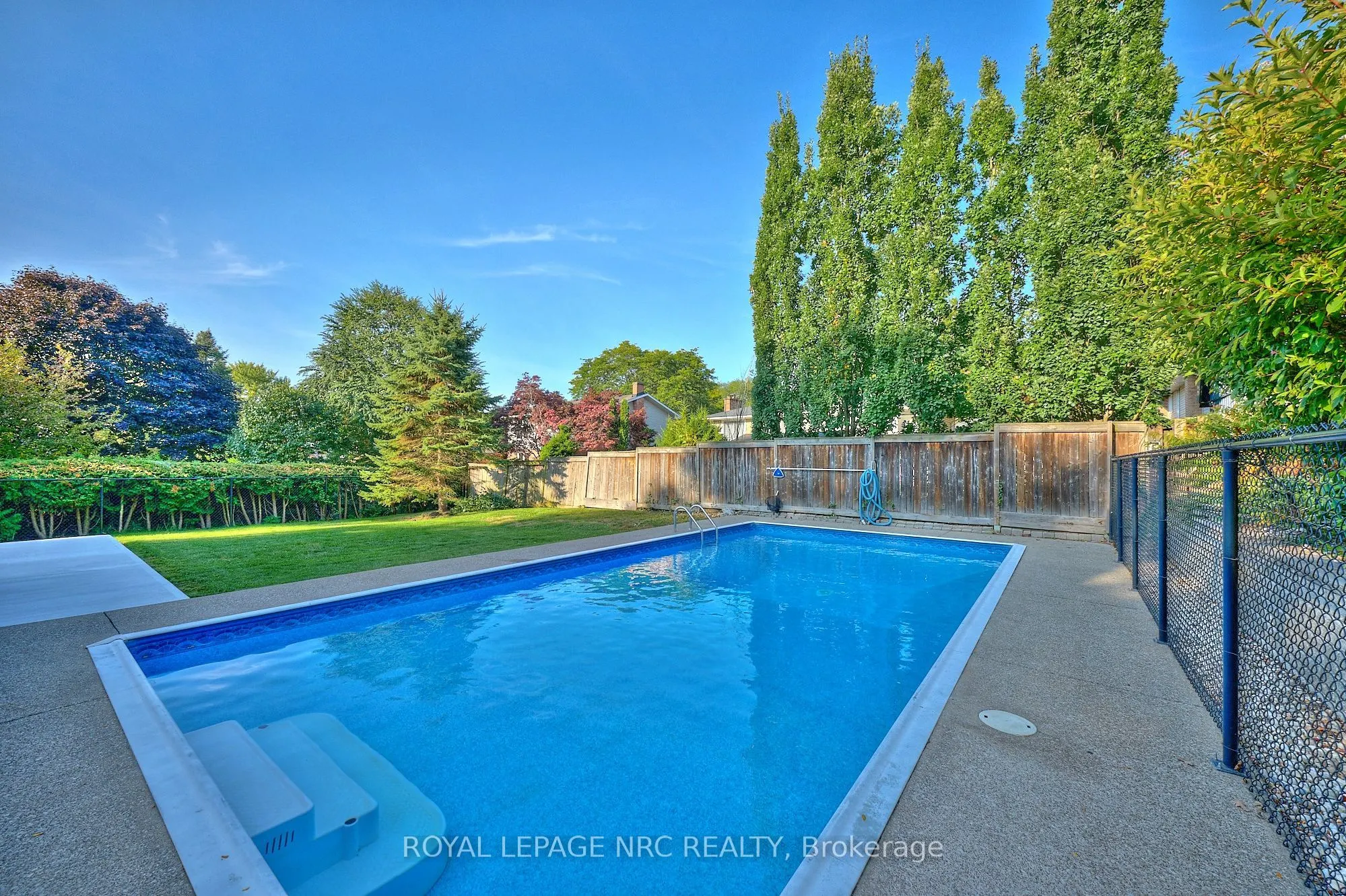 10 WILLOWDALE Court