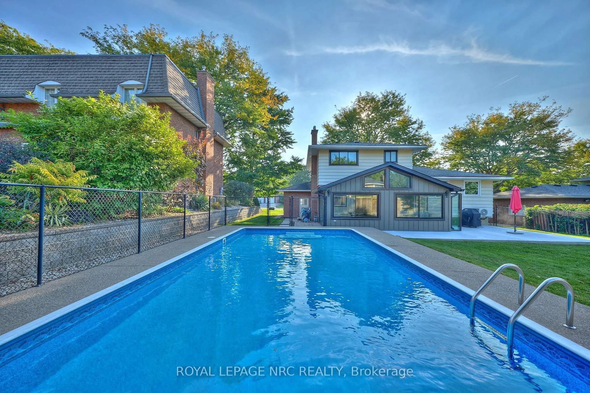 10 WILLOWDALE Court