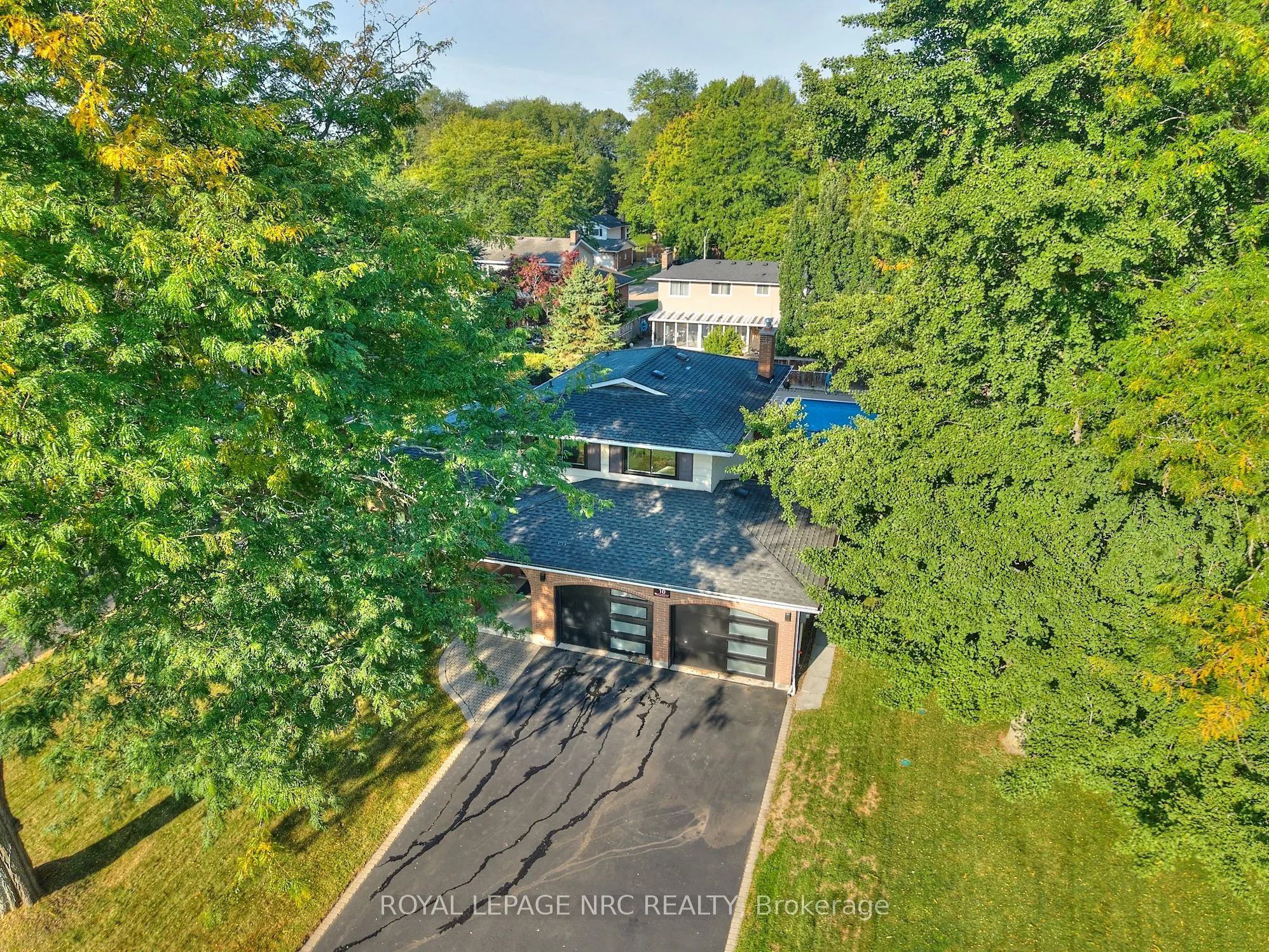 10 WILLOWDALE Court