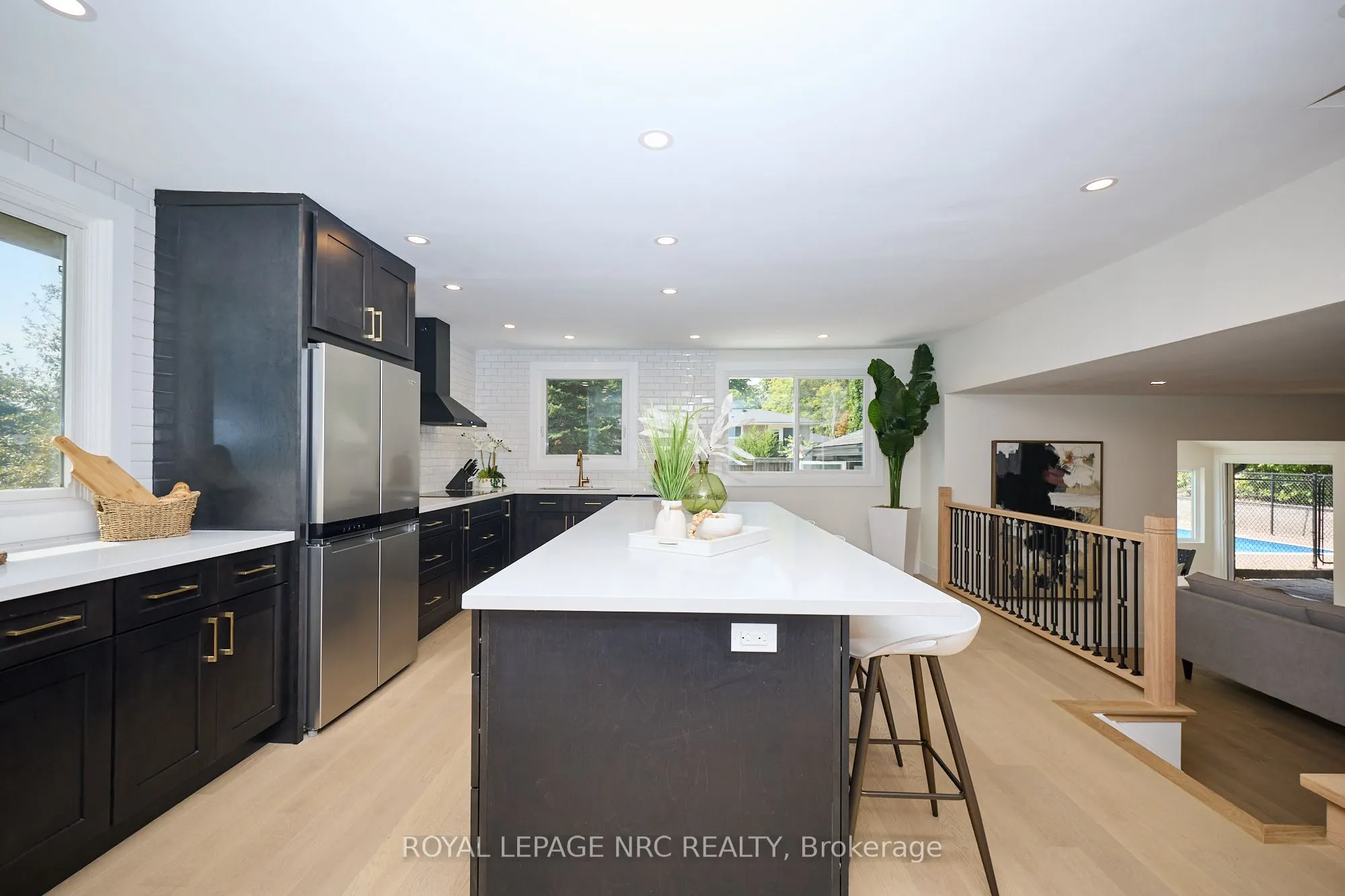 10 WILLOWDALE Court