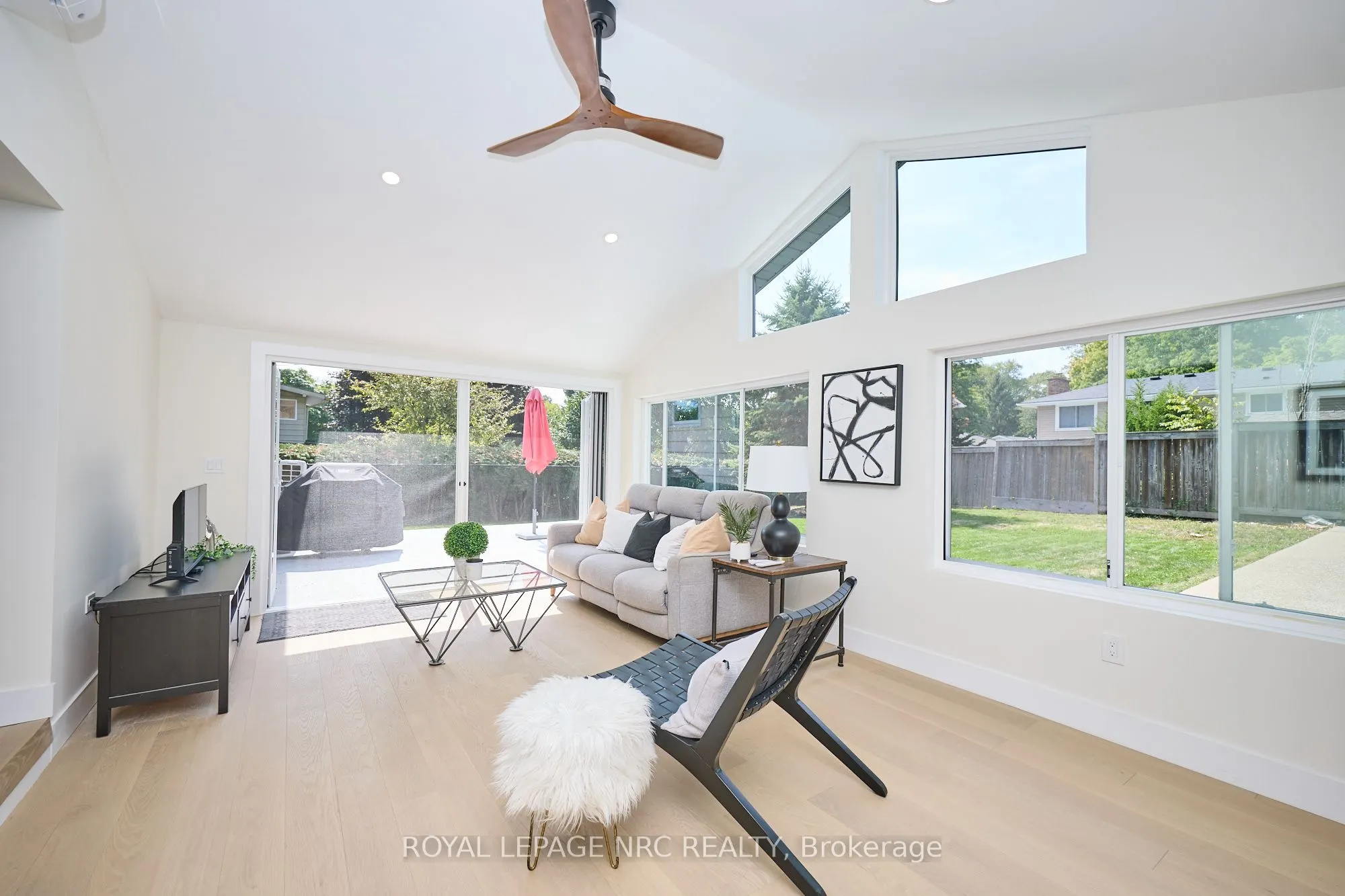 10 WILLOWDALE Court