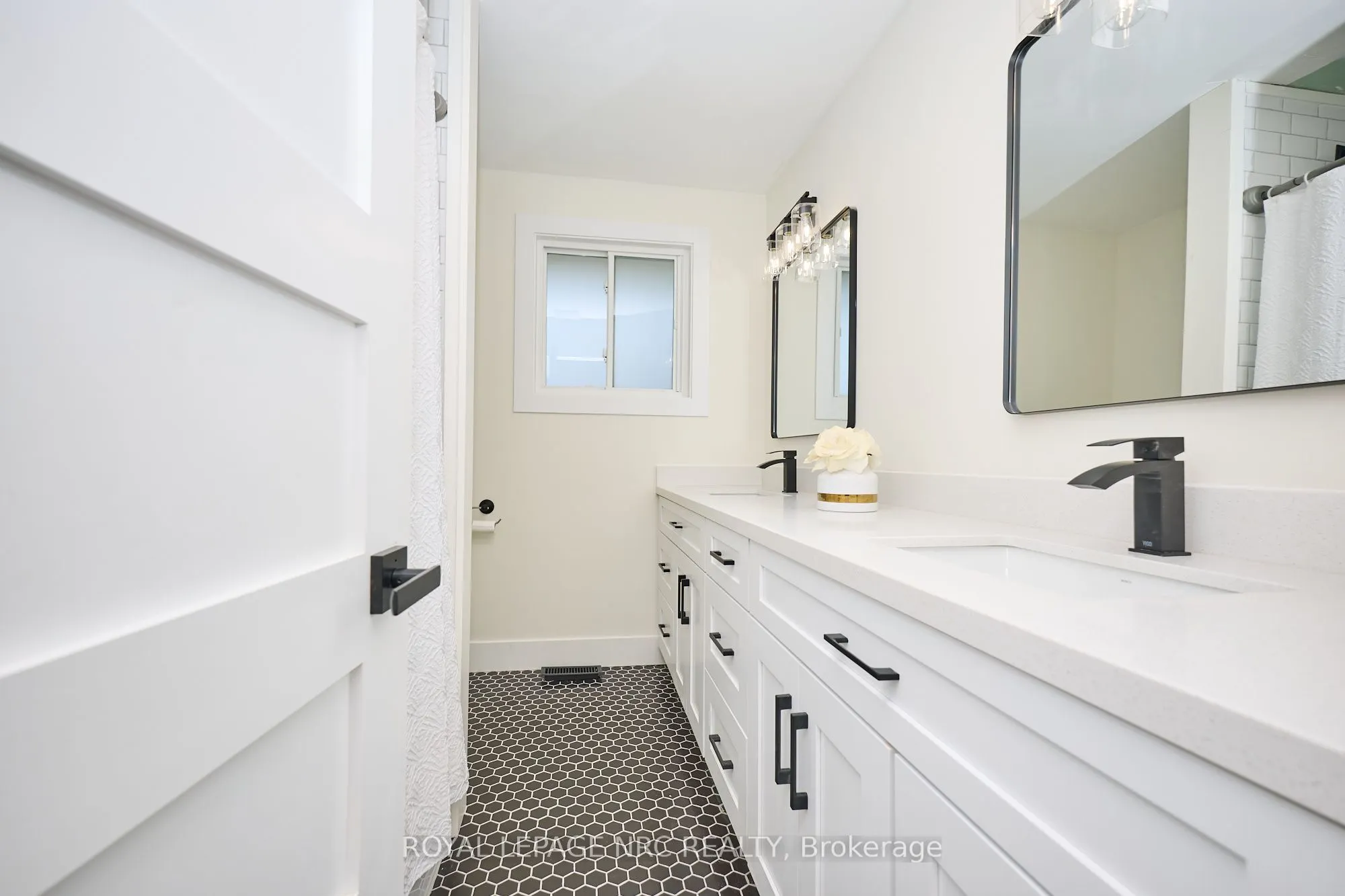 10 WILLOWDALE Court