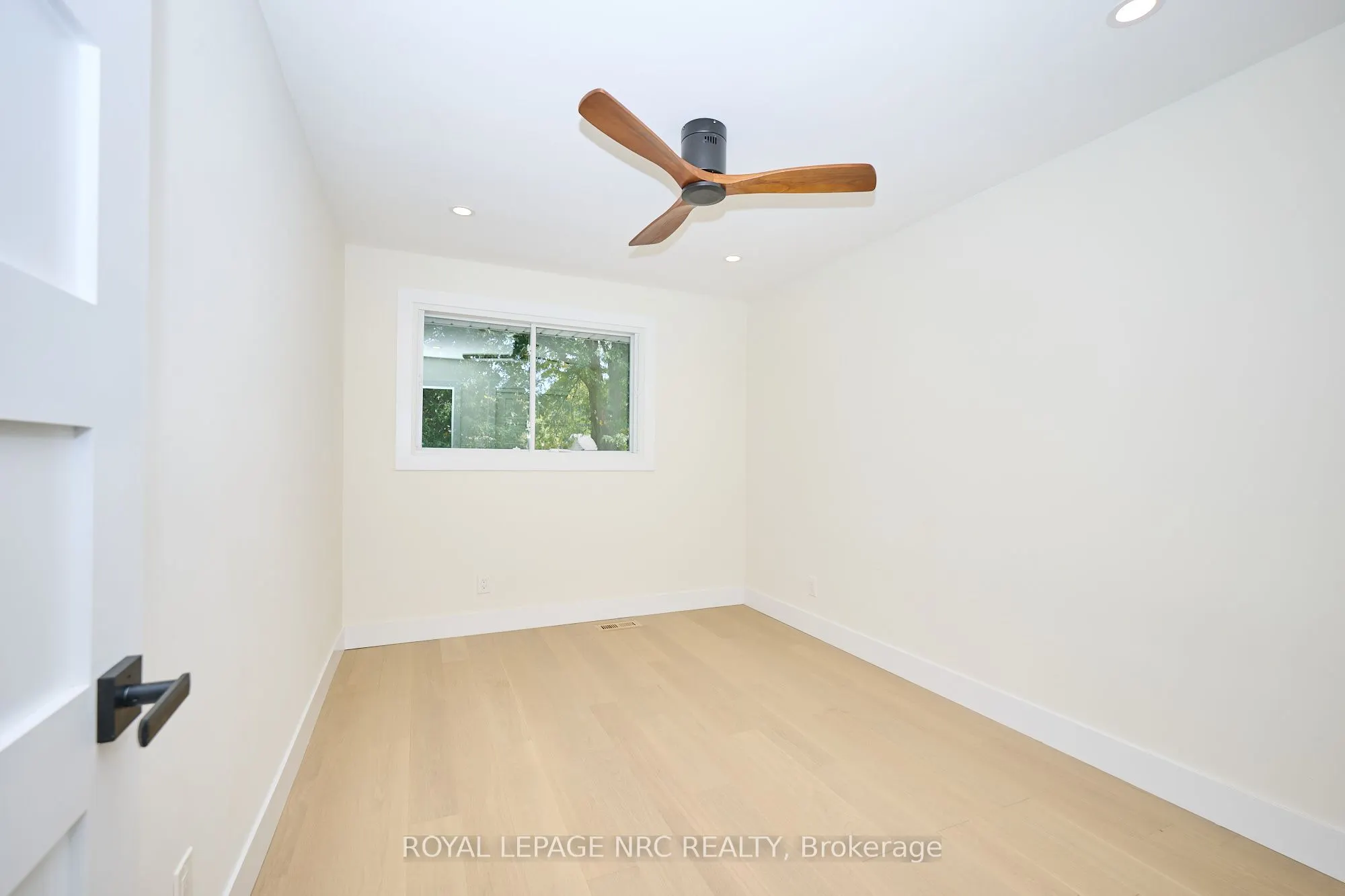 10 WILLOWDALE Court