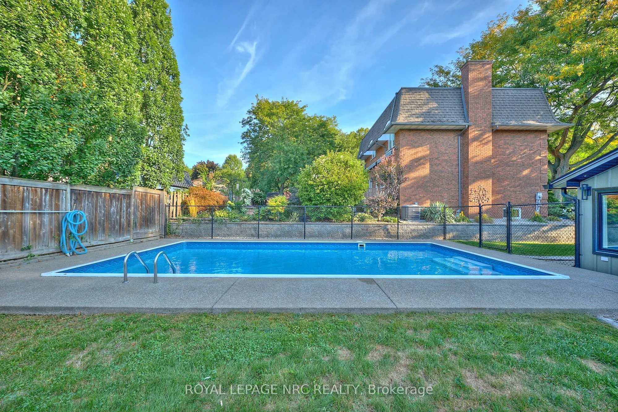 10 WILLOWDALE Court