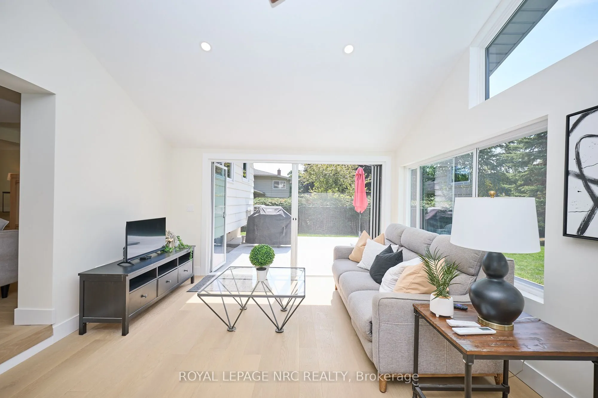 10 WILLOWDALE Court