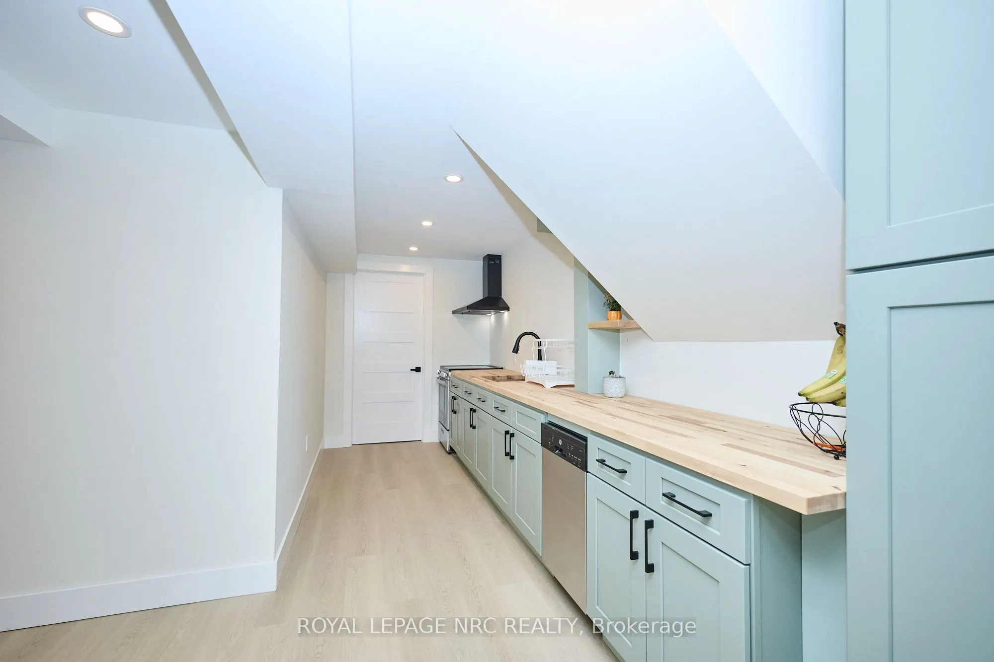 10 WILLOWDALE Court