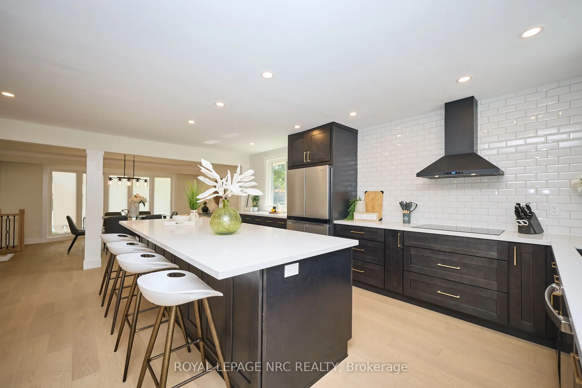 10 WILLOWDALE Court