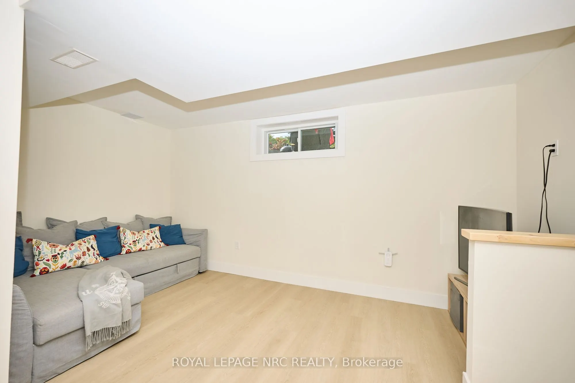 10 WILLOWDALE Court