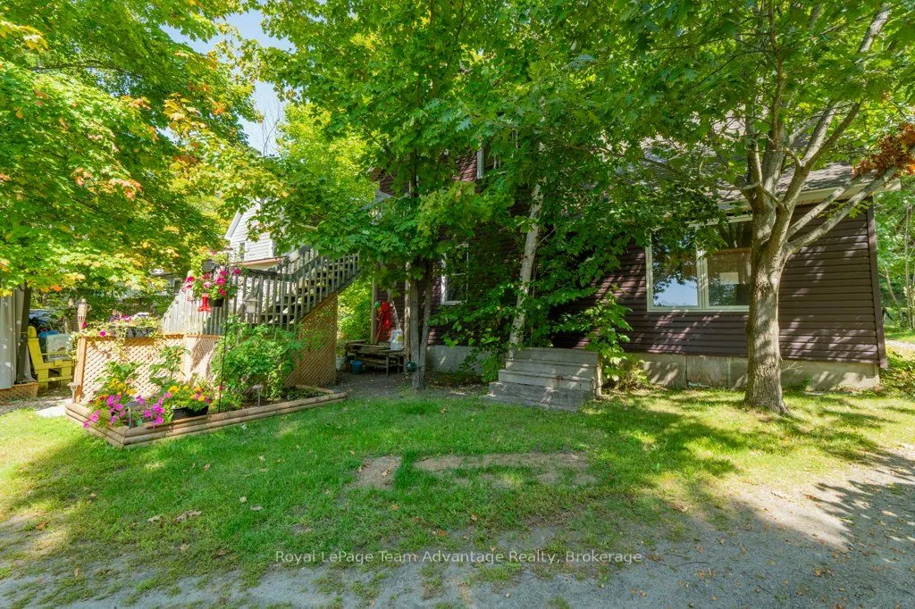 32 Waubeek Street