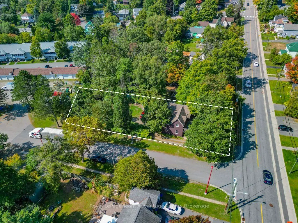 32 Waubeek Street
