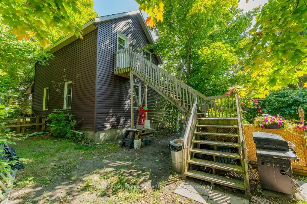 32 Waubeek Street