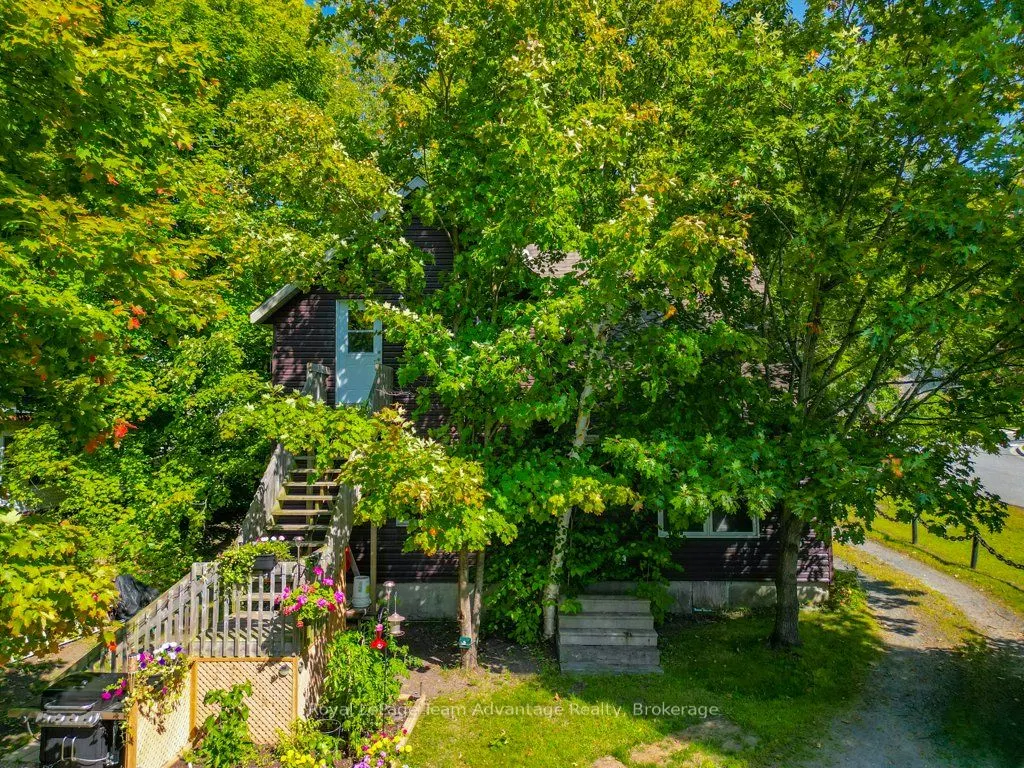 32 Waubeek Street