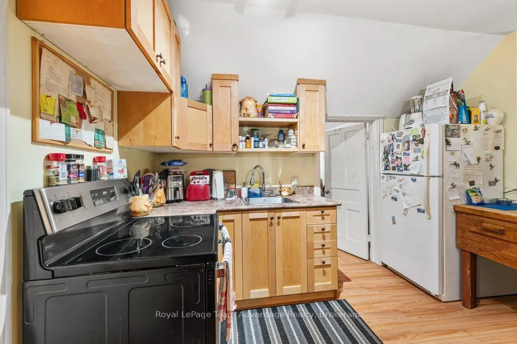 32 Waubeek Street