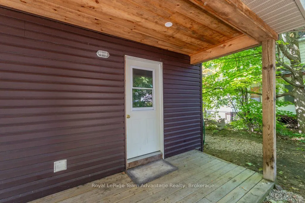 32 Waubeek Street