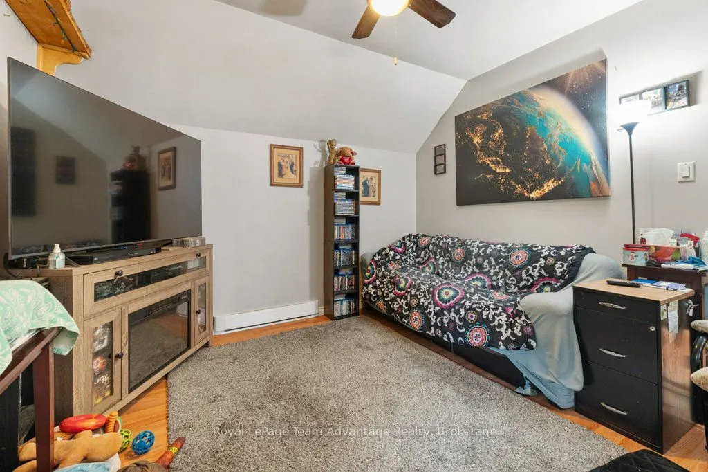 32 Waubeek Street