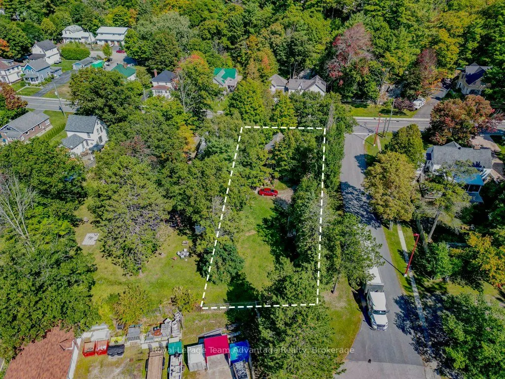 32 Waubeek Street