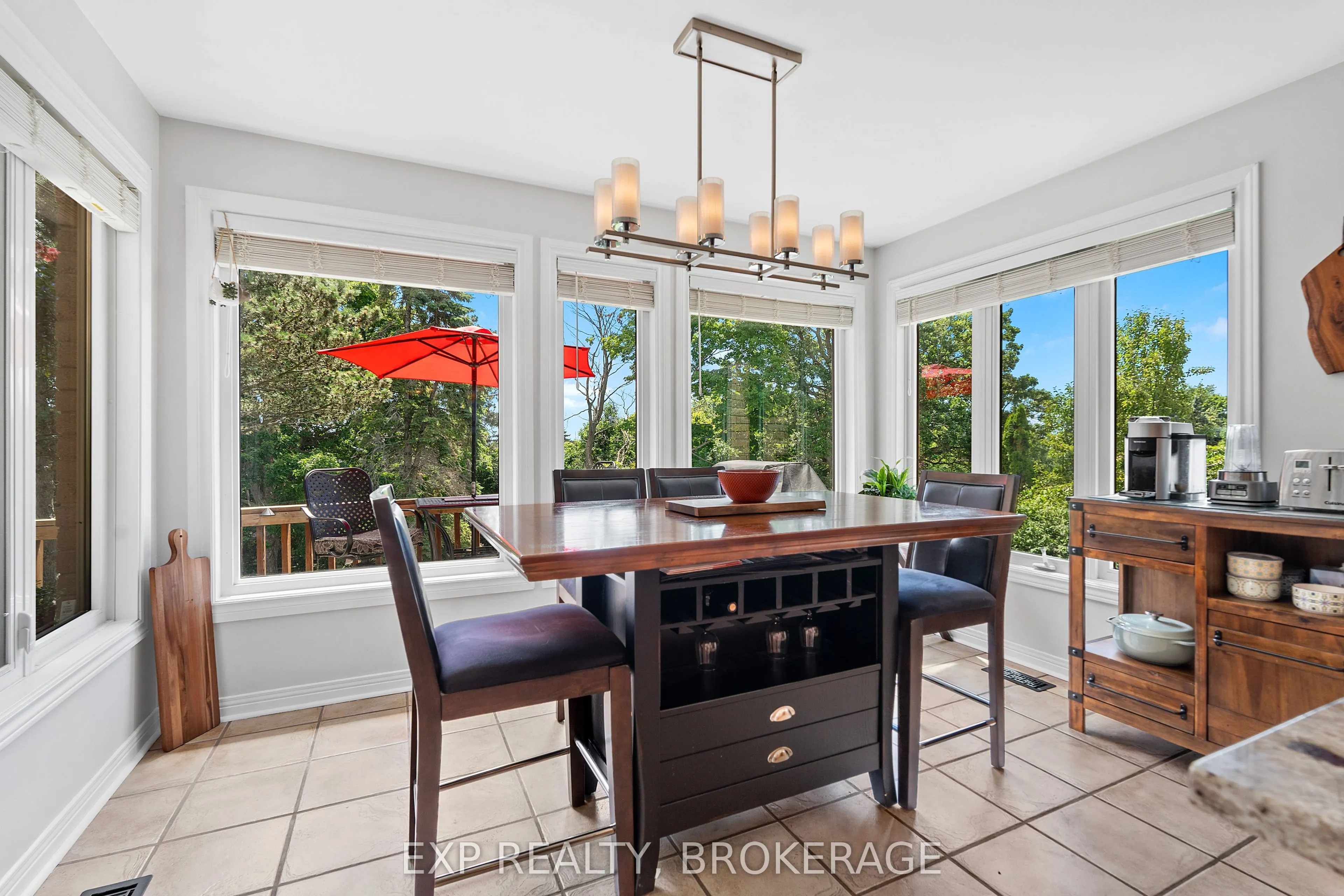 564 BRAESIDE Crescent