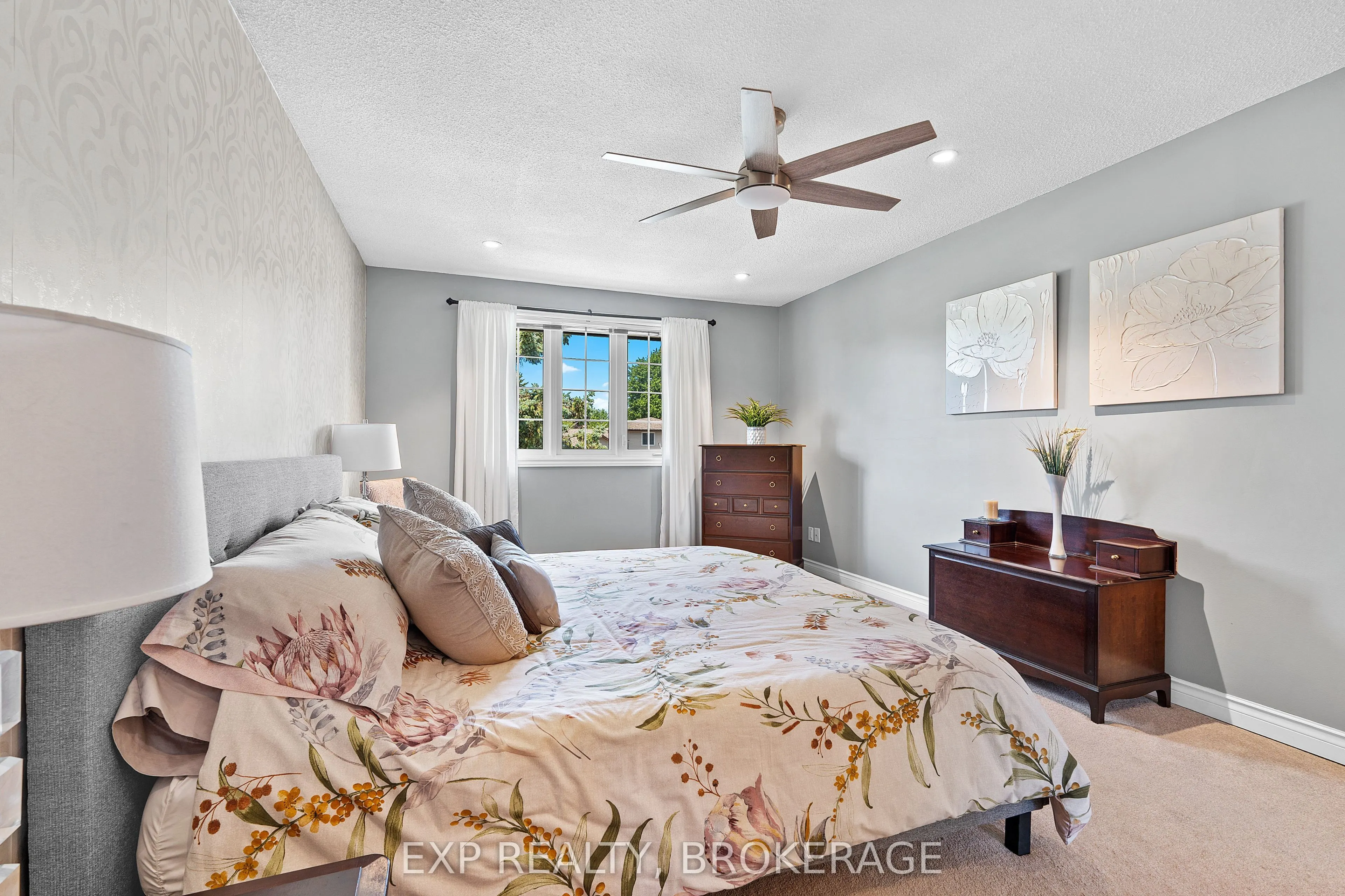564 BRAESIDE Crescent