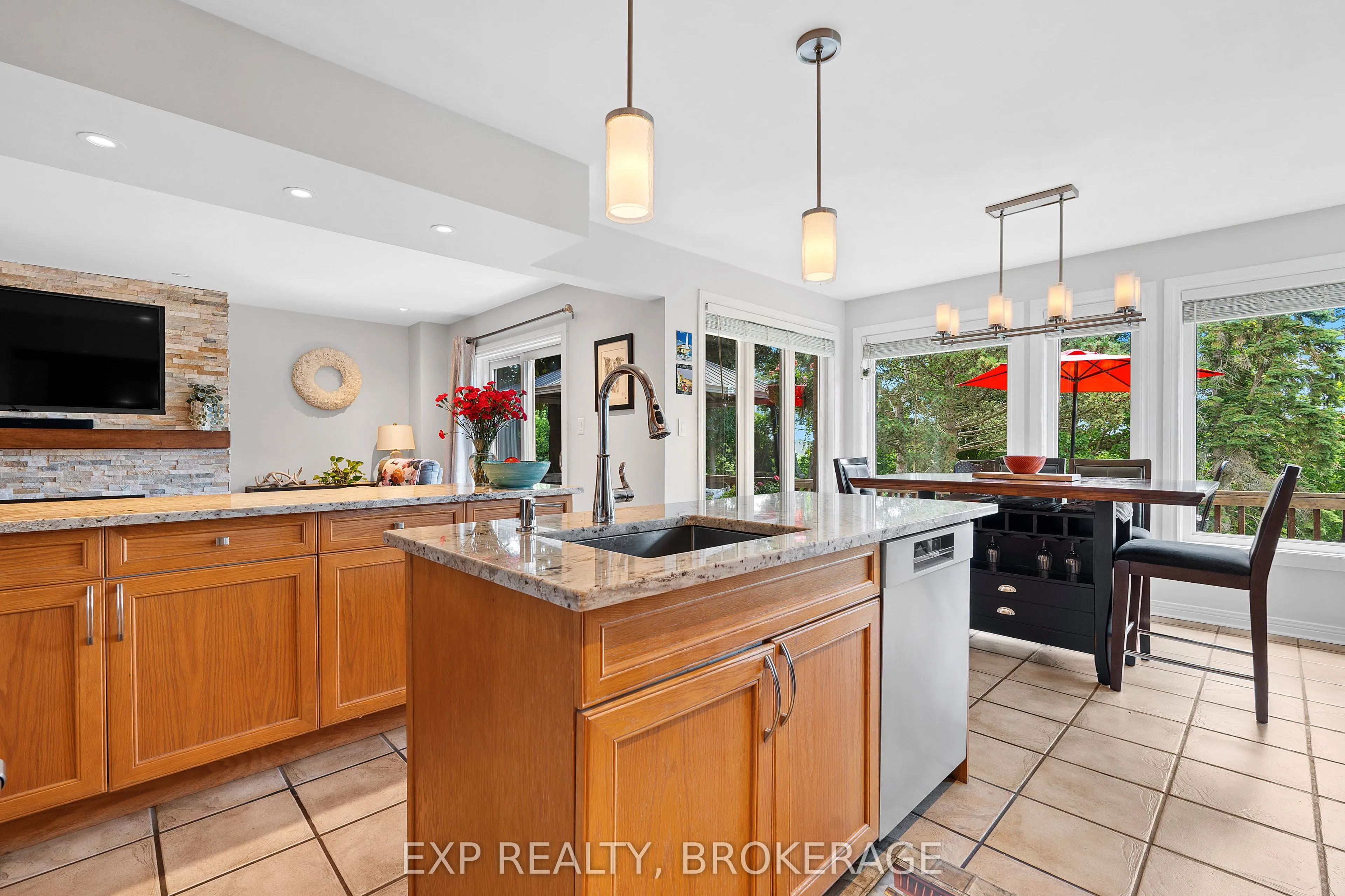 564 BRAESIDE Crescent