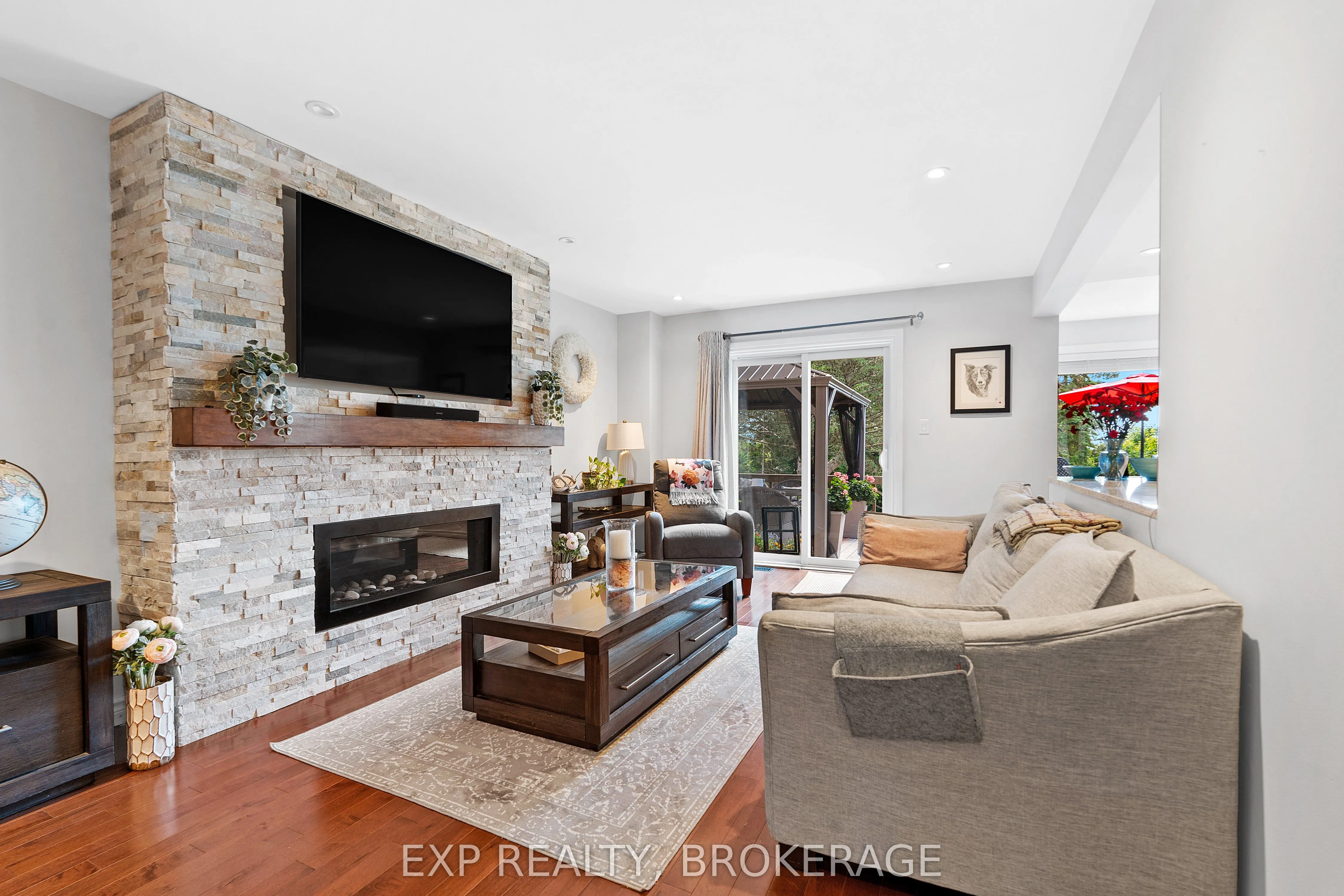 564 BRAESIDE Crescent