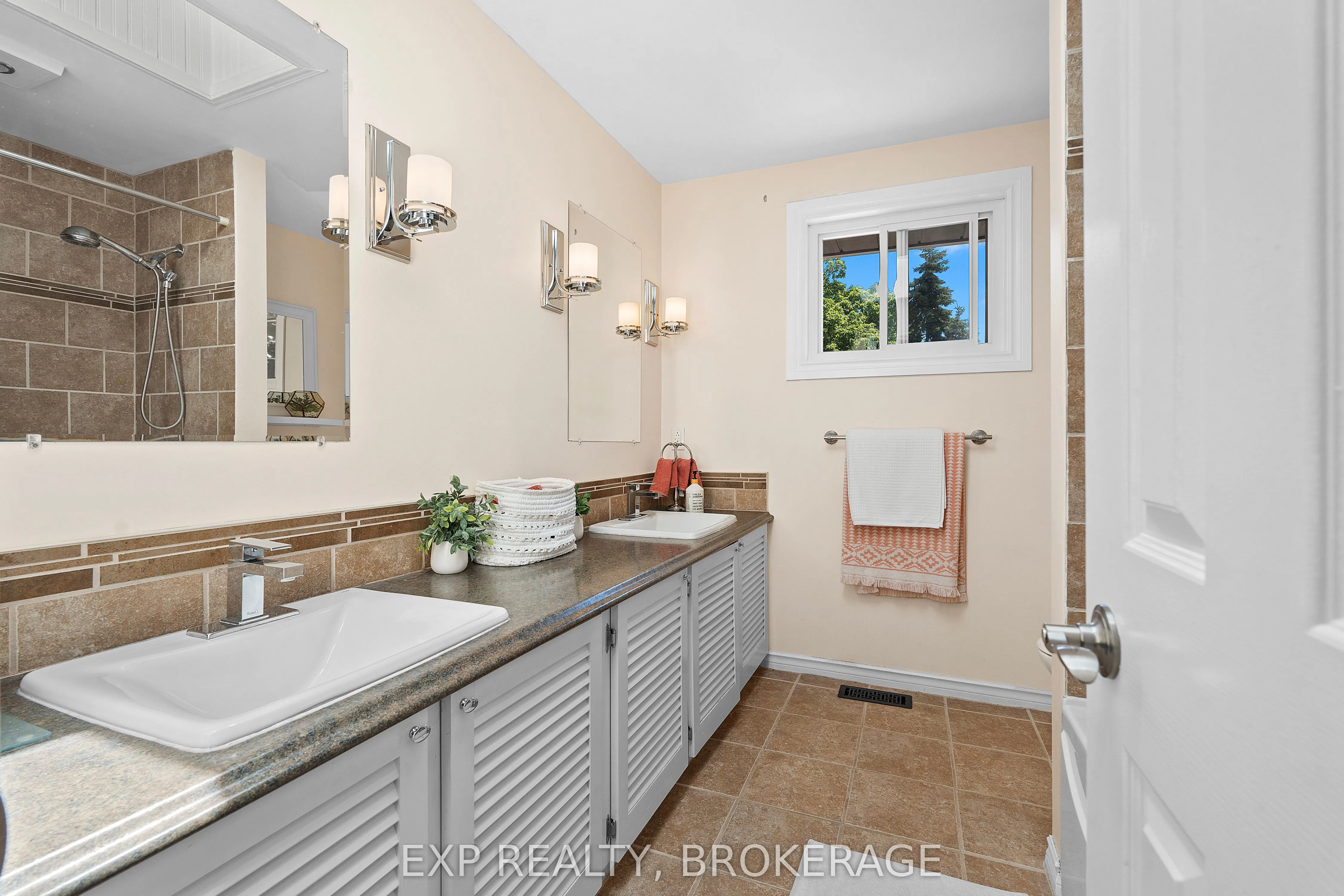 564 BRAESIDE Crescent