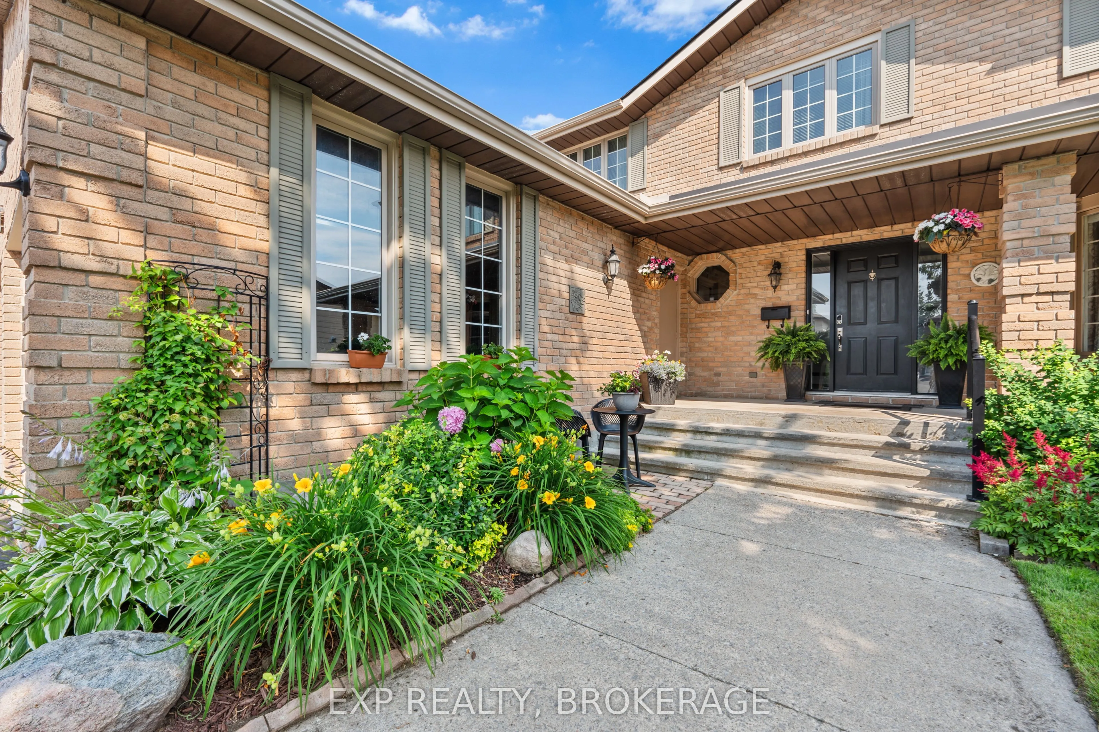 564 BRAESIDE Crescent