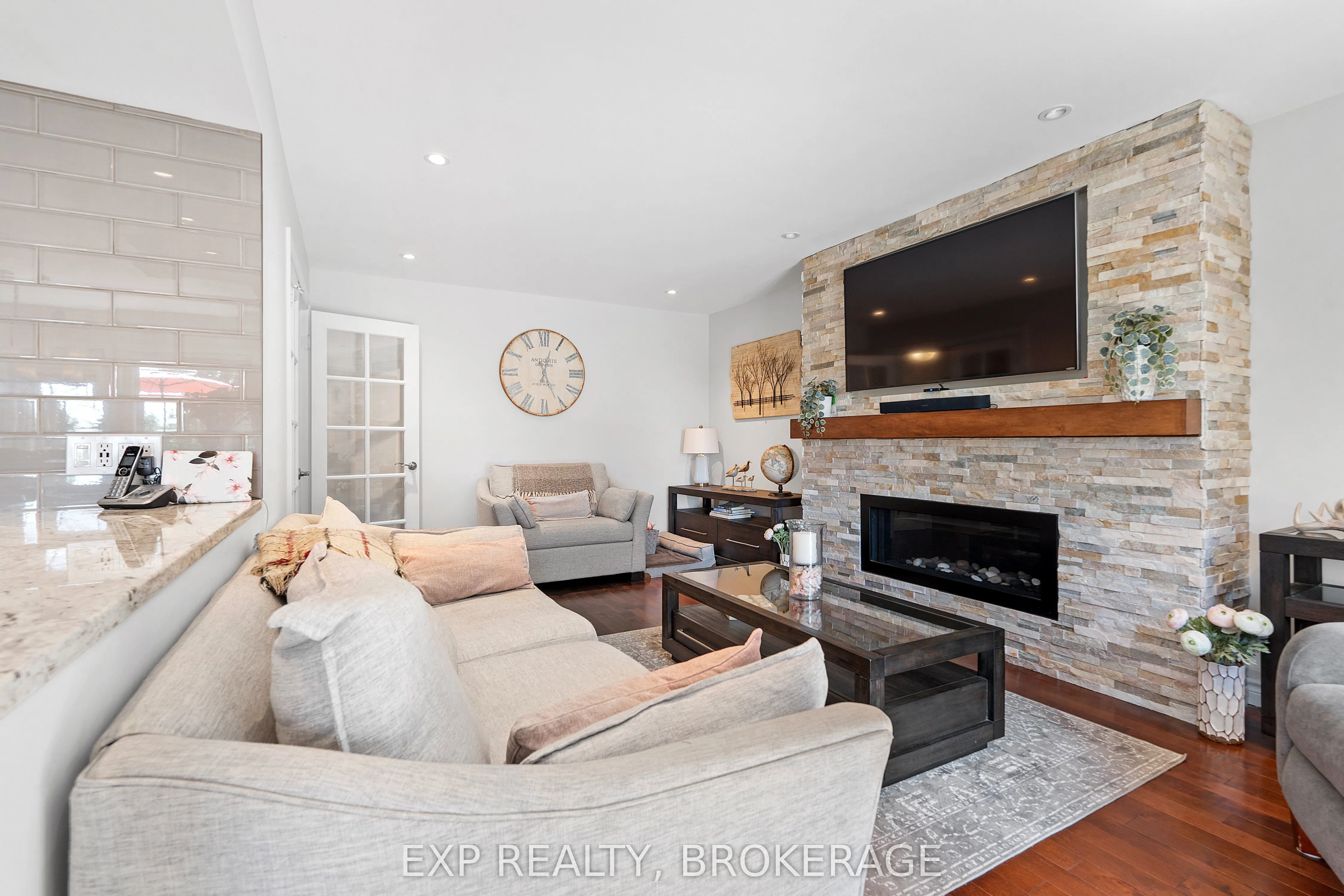 564 BRAESIDE Crescent