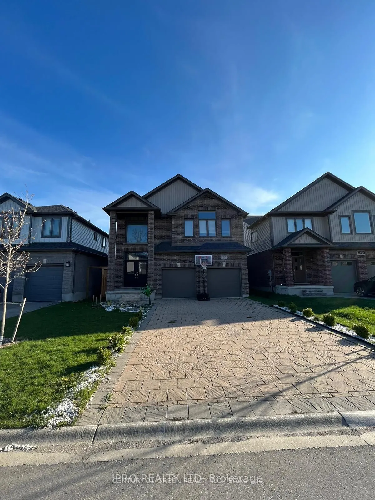 1314 Dyer Crescent