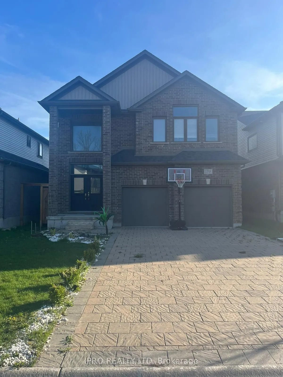 1314 Dyer Crescent