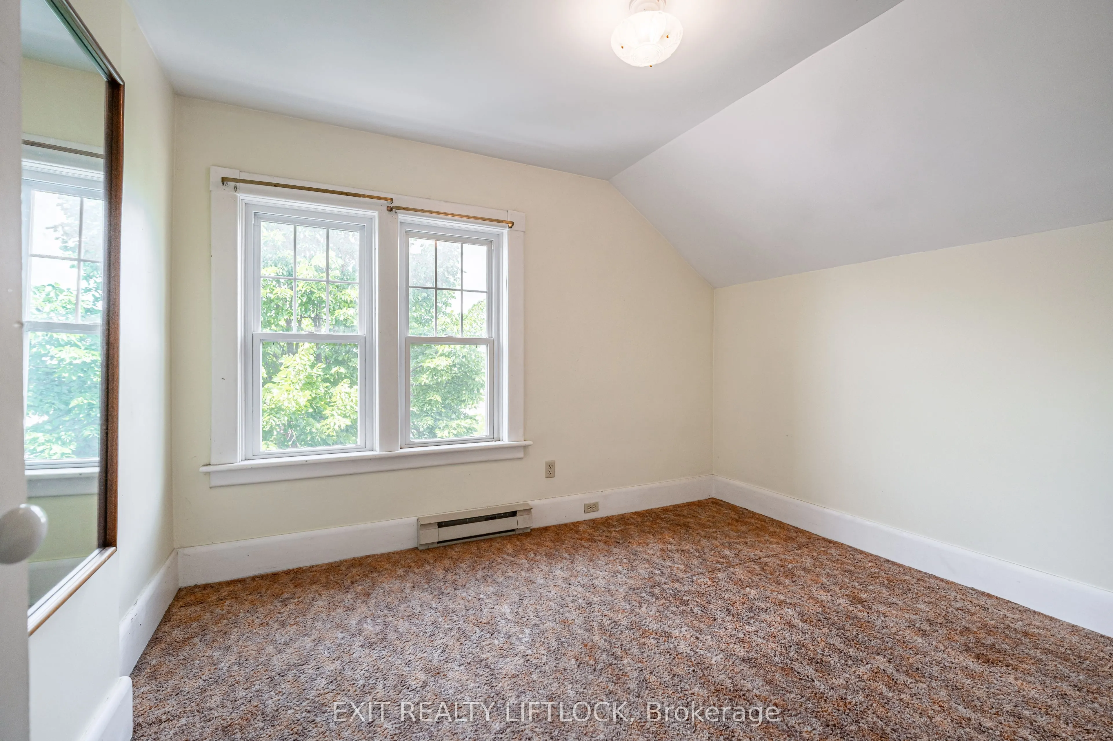 141 Hunter Street E