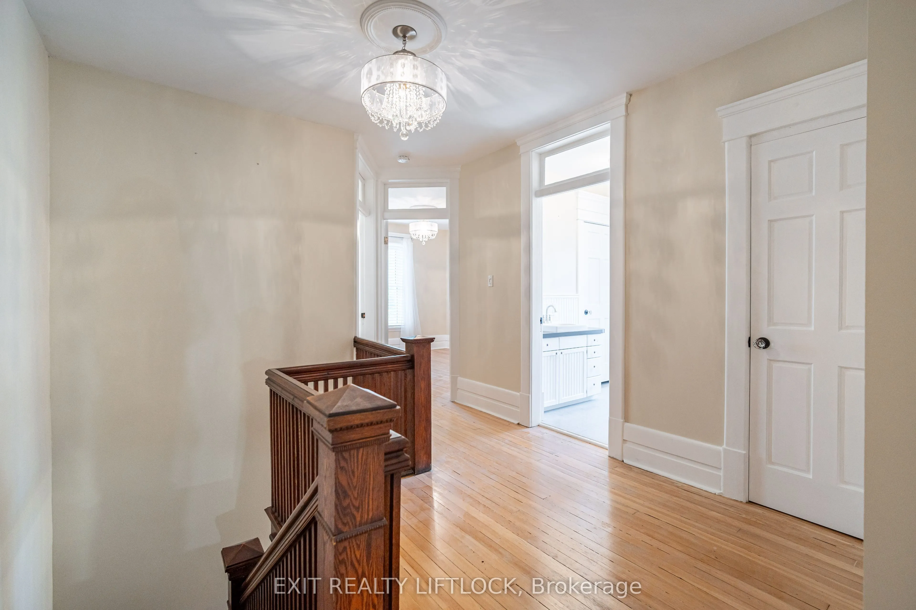 141 Hunter Street E
