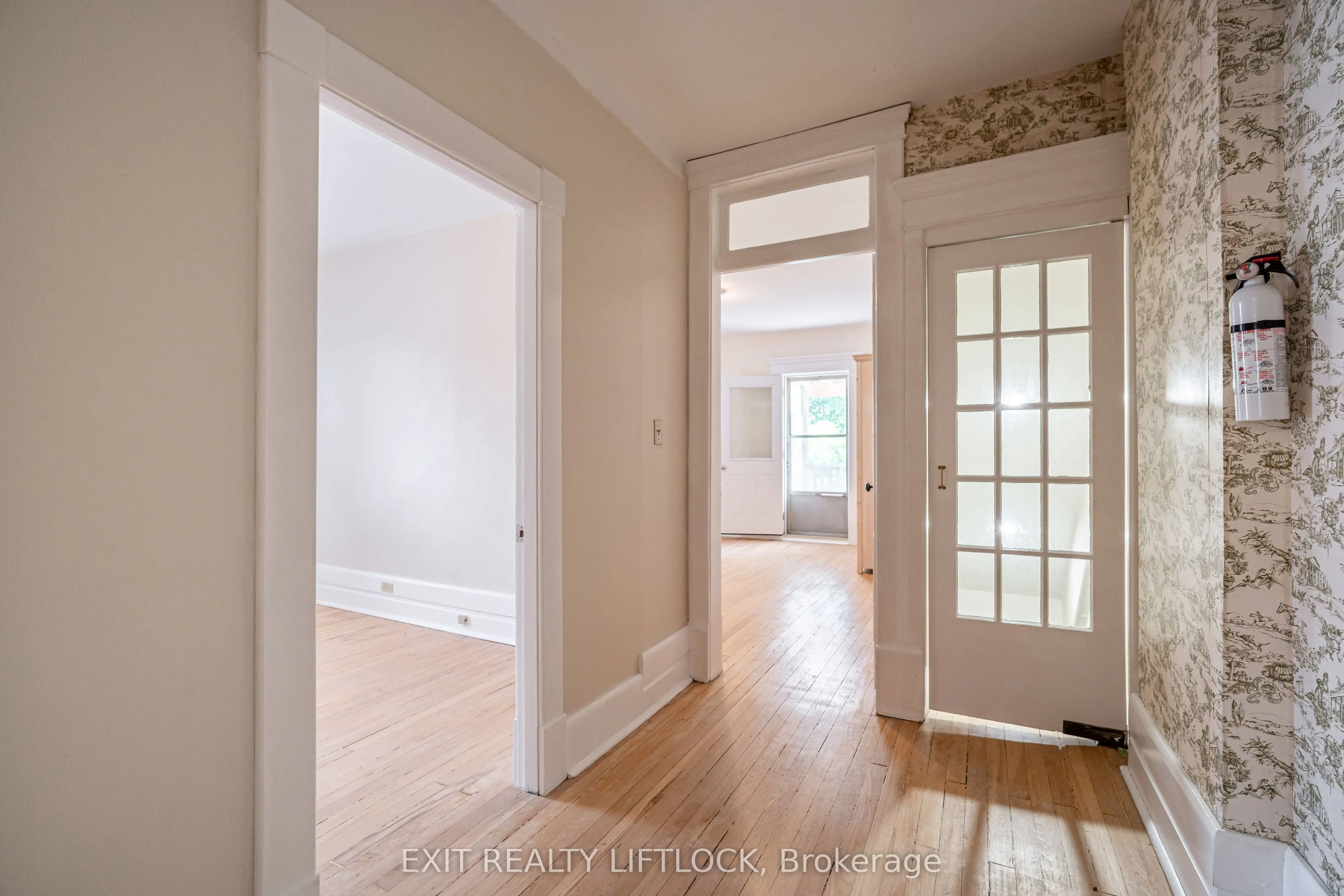 141 Hunter Street E